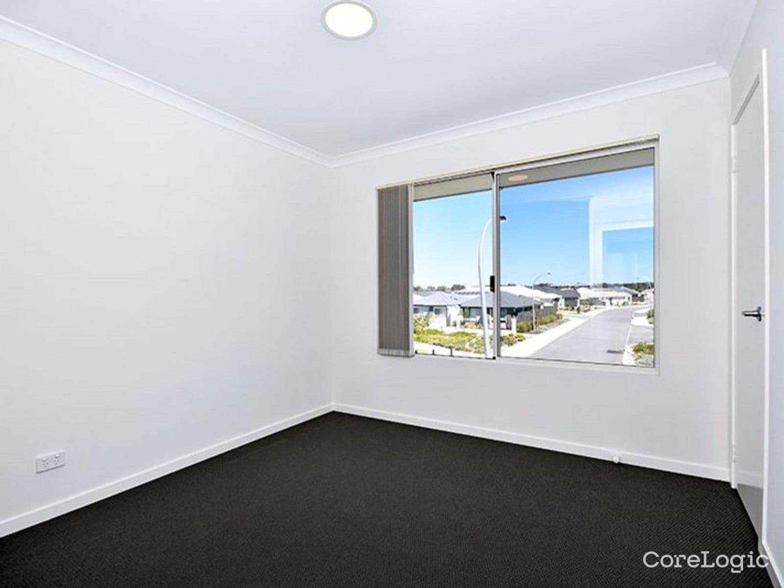 Just Listed: Super Clean Modern Townhouse in Brabham — photo 4