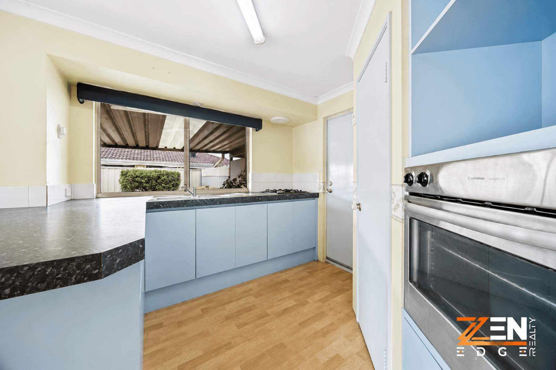 Spacious Family Living on a Generous 680sqm Green Title Block — photo 3