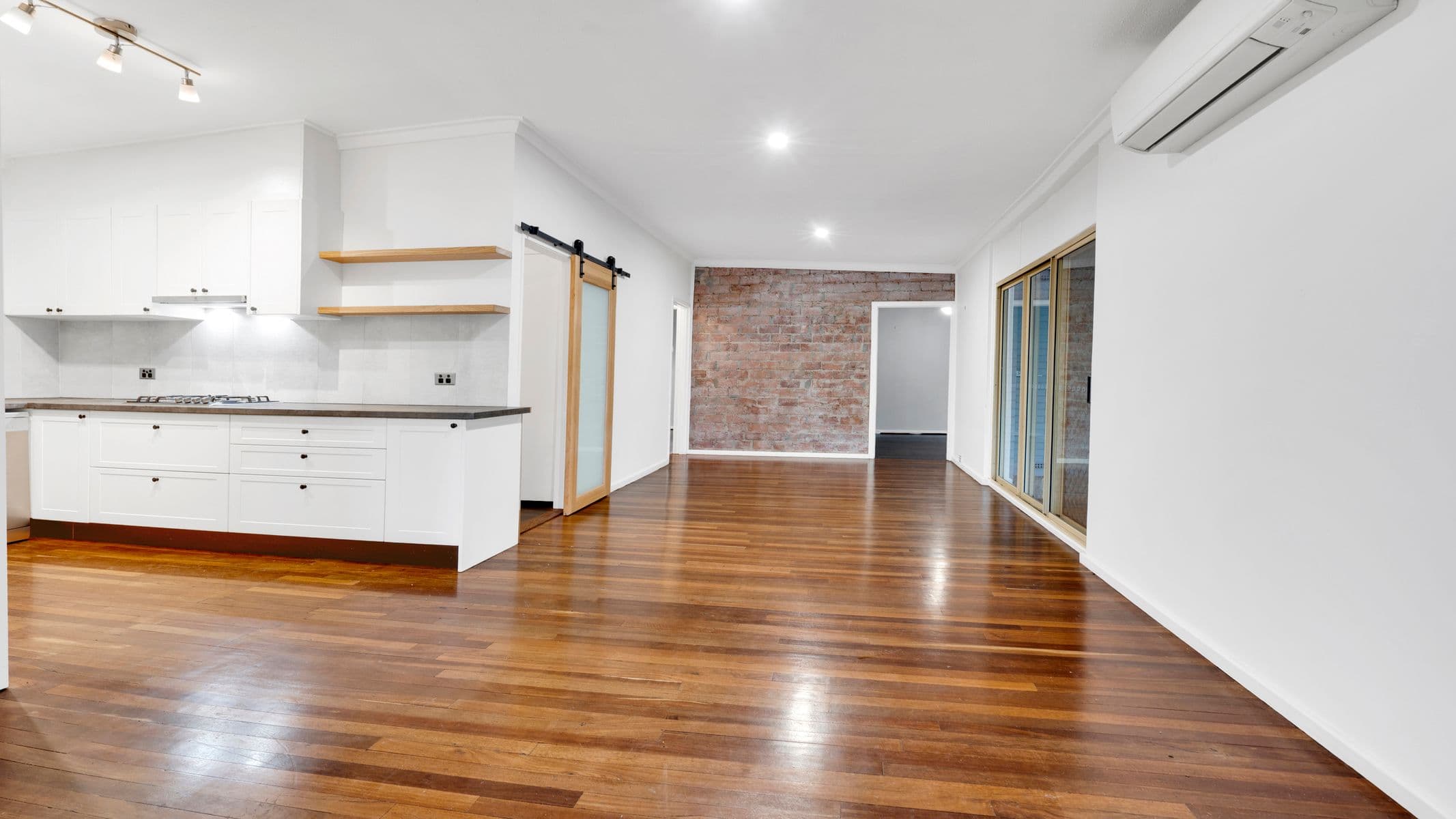 Welcome to Your Dream Home! 11 Winfield Street Lynwood WA — photo 2