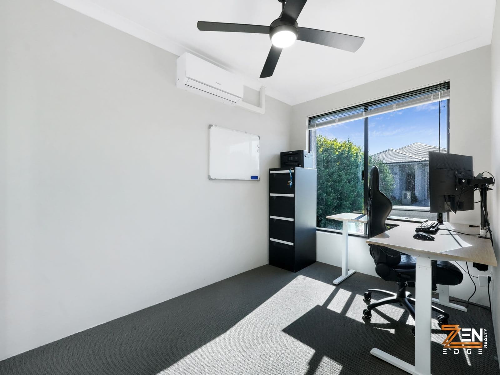 Stylish & Functional 3x2 Home in Sought-After Aveley — photo 2
