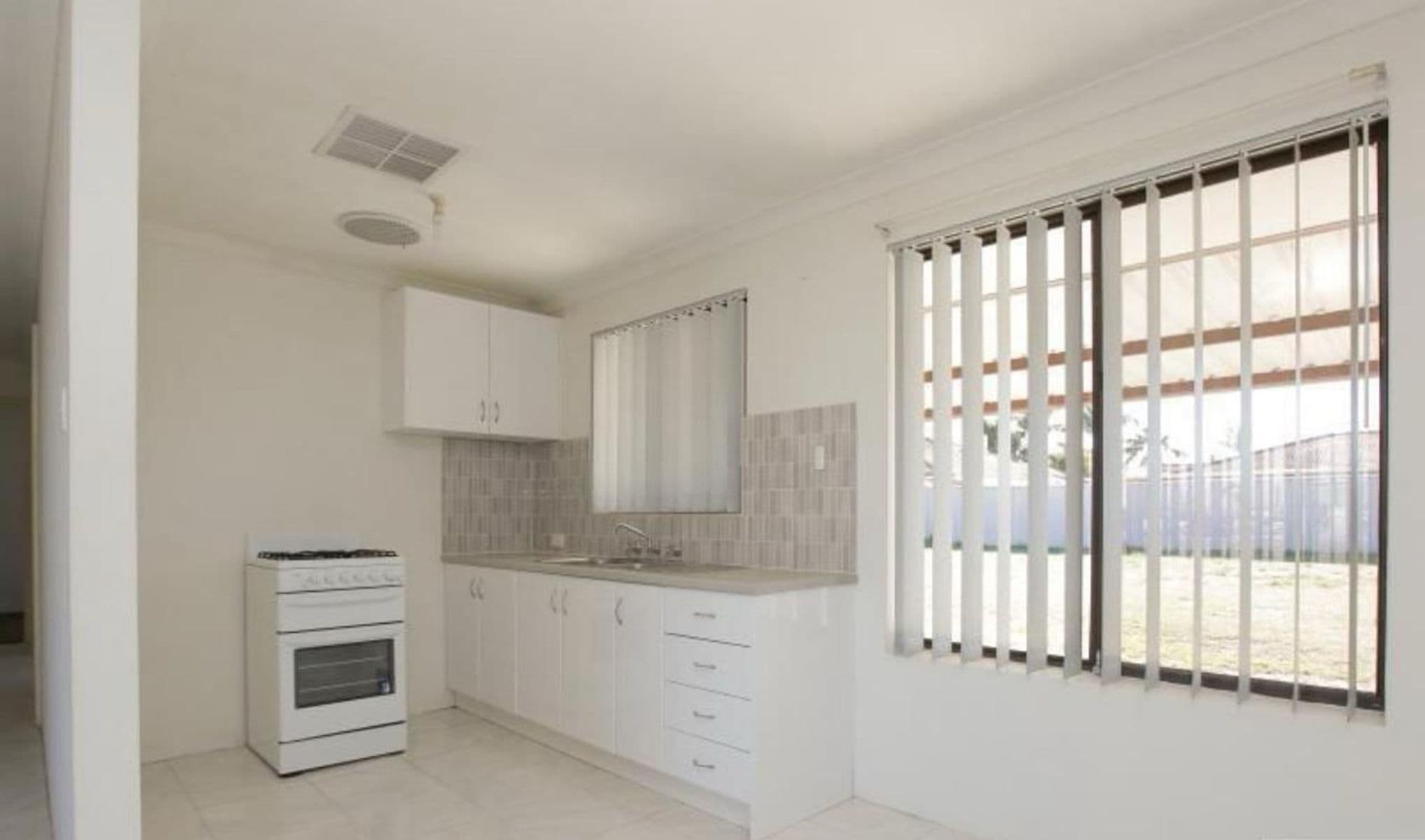 For Sale 104 Collins Road, Willetton WA 6155 — photo 2