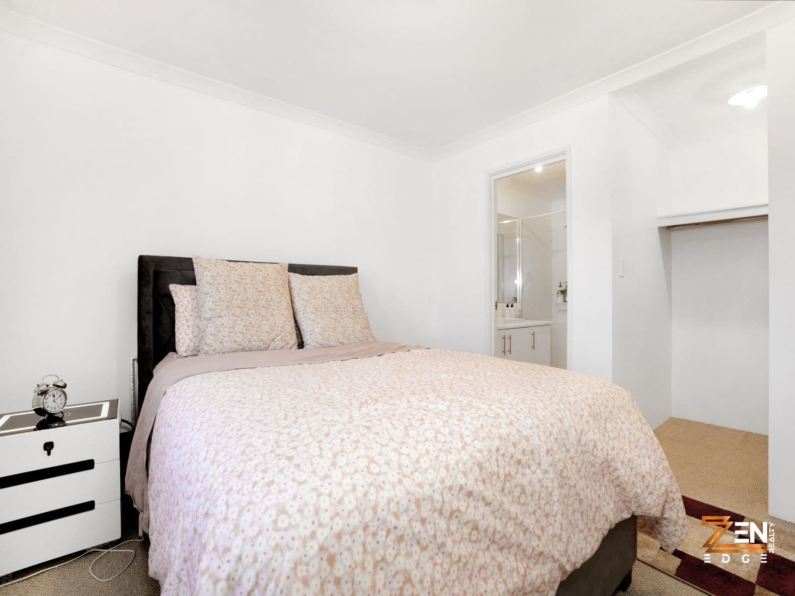 Stylish Newly Built Home with Private Ensuites in Prime Midvale Location — photo 4