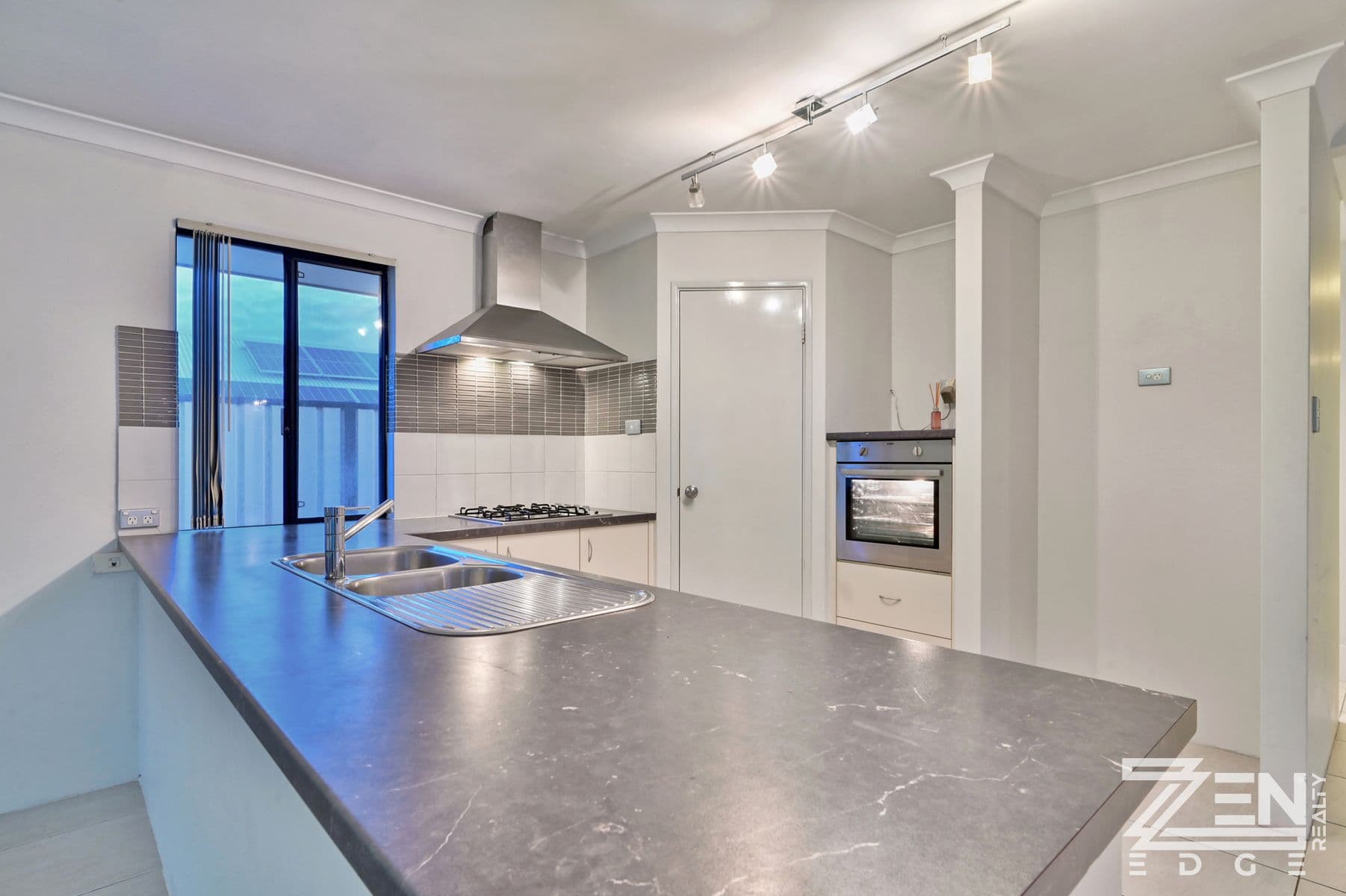 Modern 3x2 Home - Perfect for First Home Buyers, Downsizers, and Investors! — photo 5