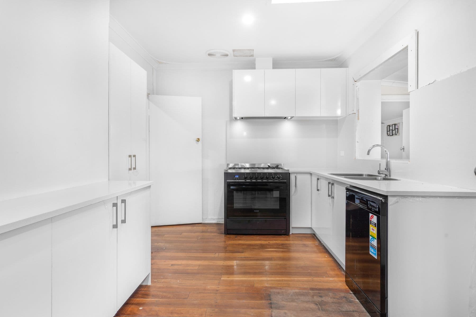 Introducing the Perfect Home at 5 Eastfield Court, Ferndale! — photo 4