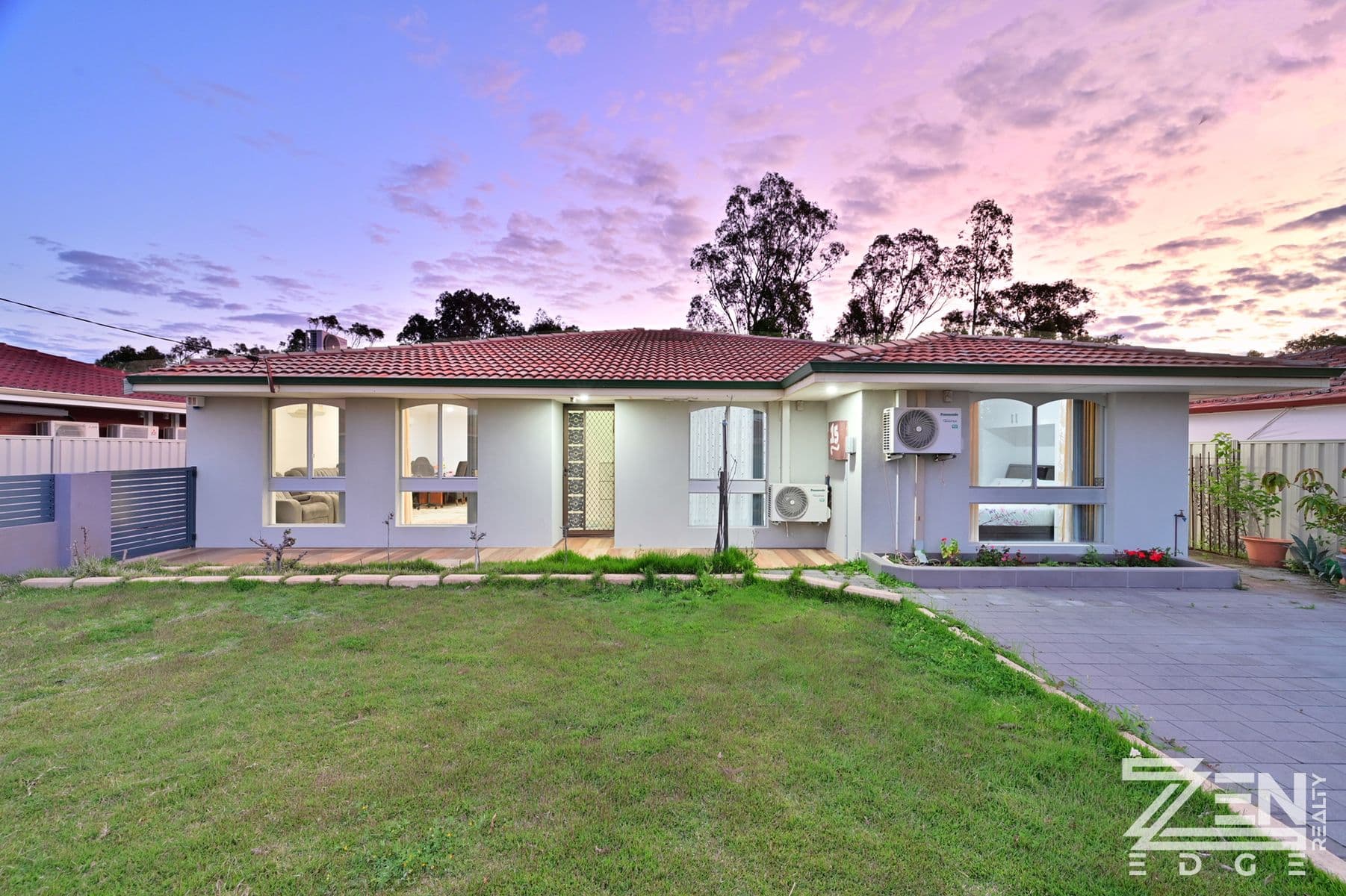 Amazing fully Renovated house with Subdvision Potential — main photo