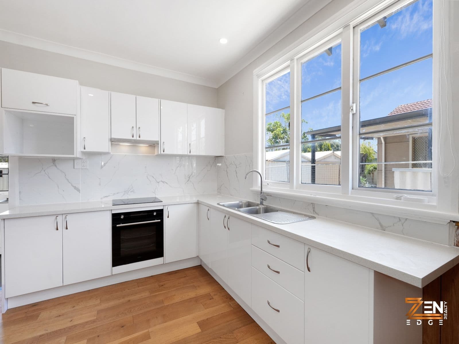 Newly Renovated Freshly Painted Elegant Living with Space, Comfort & Future Potential — photo 2