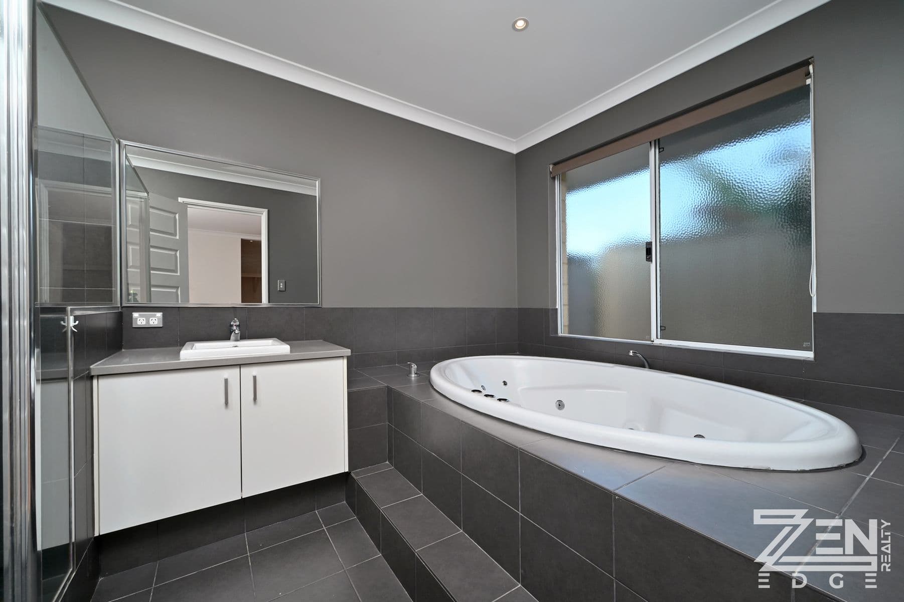 Introducing a captivating opportunity in the heart of Perth's esteemed Embelton suburb — photo 4