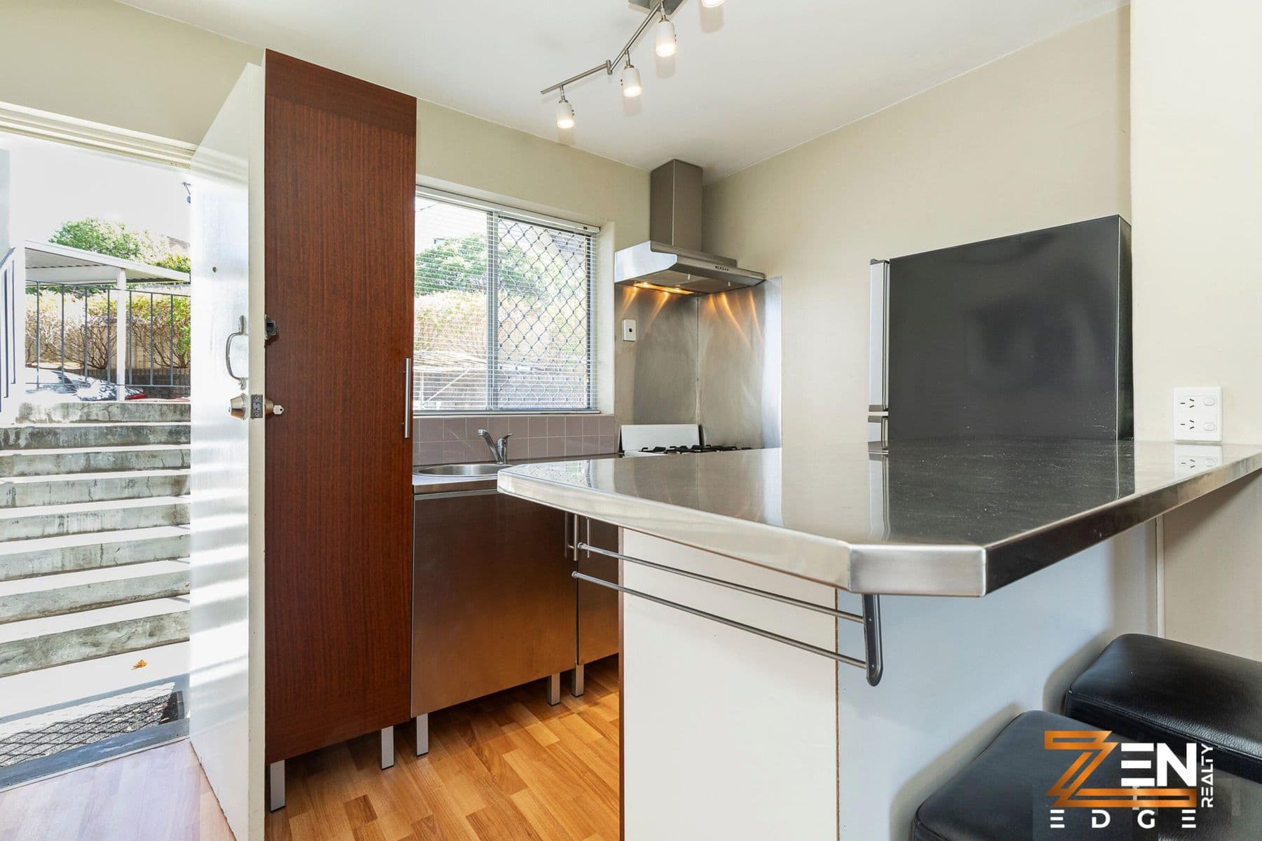 Urban Living at Its Best – 1-Bedroom Unit in North Perth! — photo 4