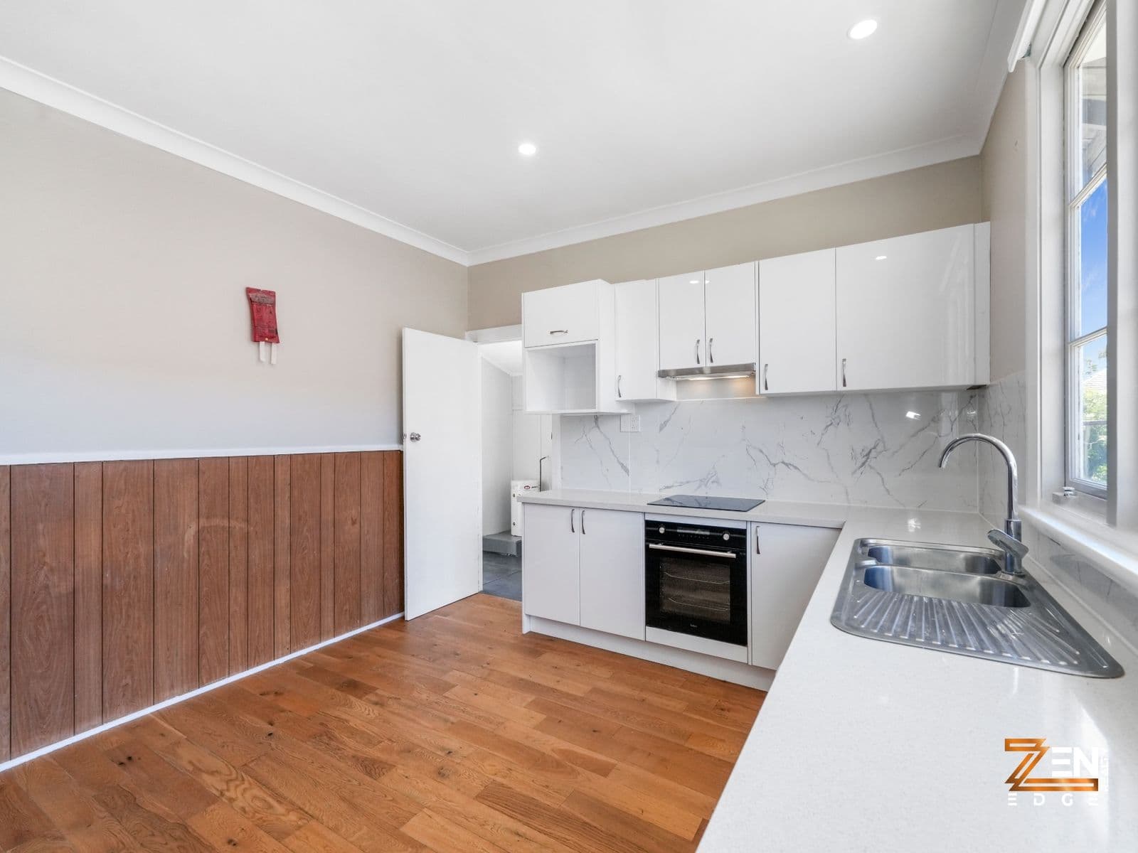Newly Renovated Freshly Painted Elegant Living with Space, Comfort & Future Potential — photo 3