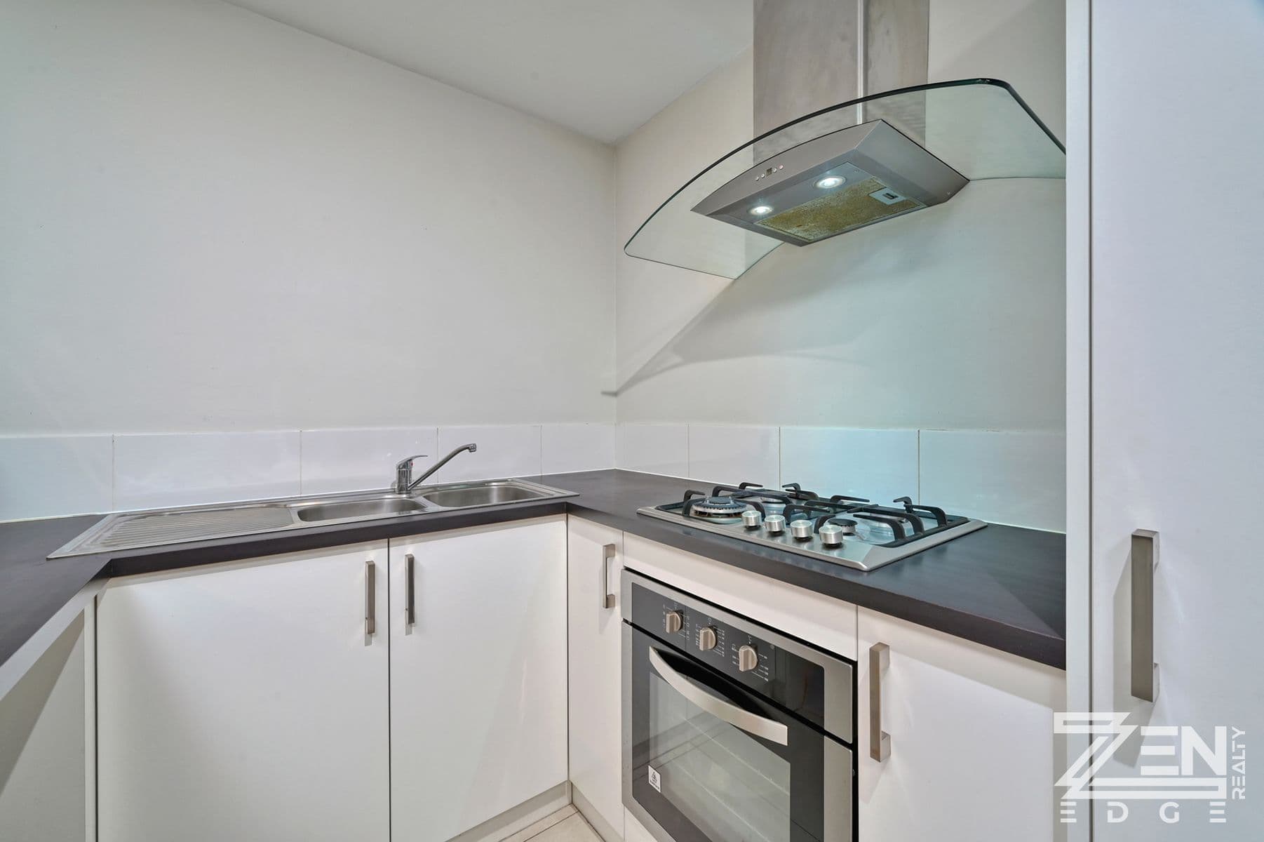 Modern Living in Nollamara! — photo 4