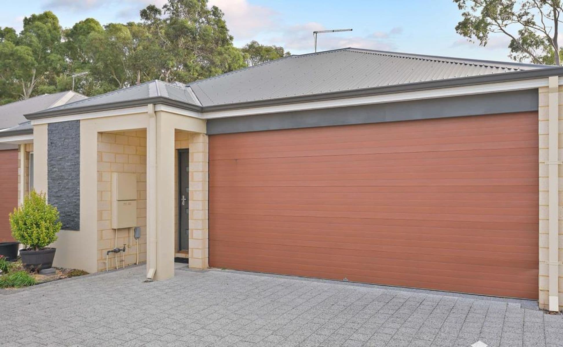 Discover unparalleled sophistication 4/21 Brackley Road Armadale WA