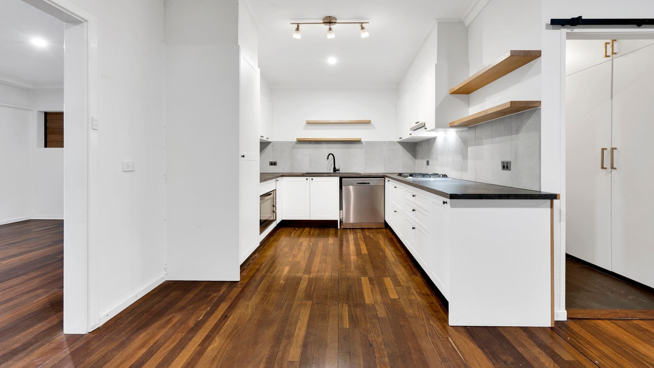 Welcome to Your Dream Home! 11 Winfield Street Lynwood WA — photo 3
