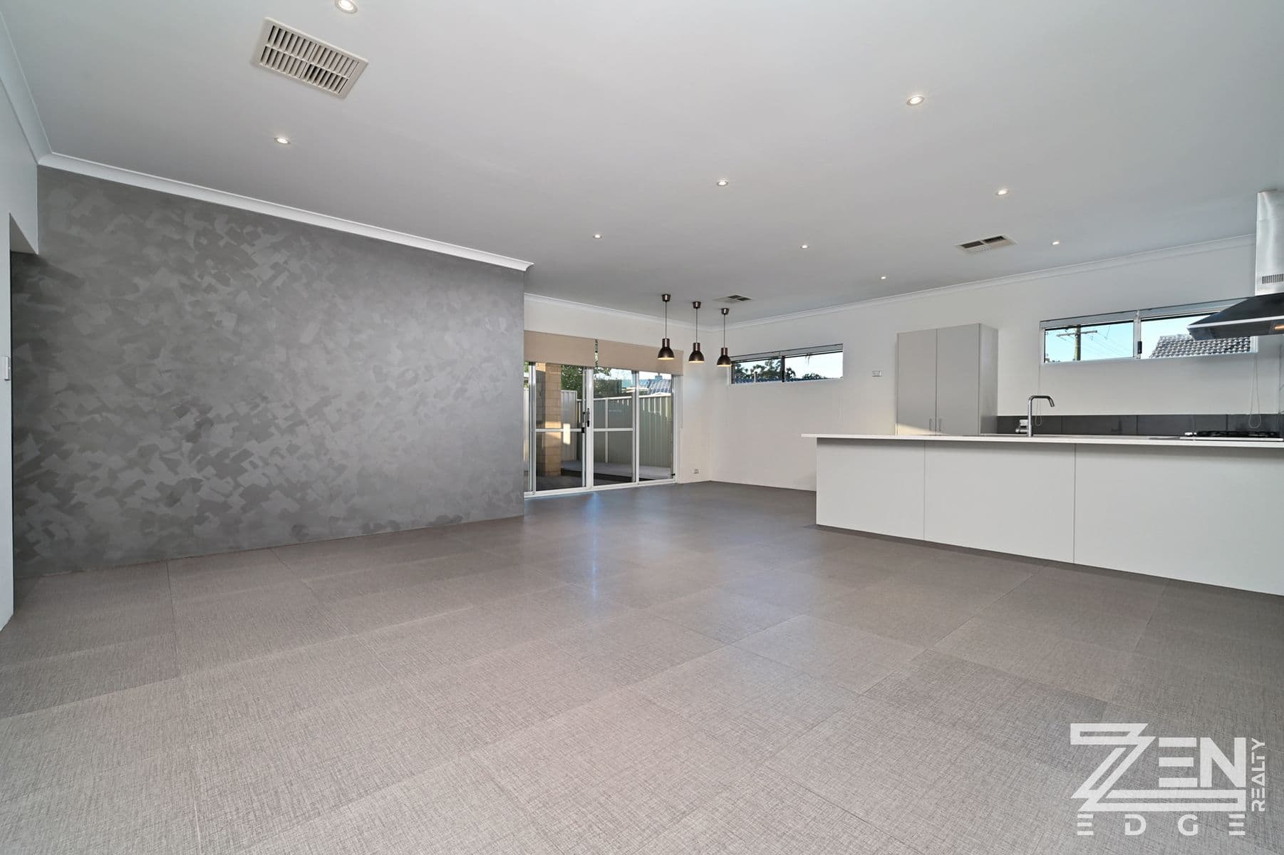 Introducing a captivating opportunity in the heart of Perth's esteemed Embelton suburb — photo 2