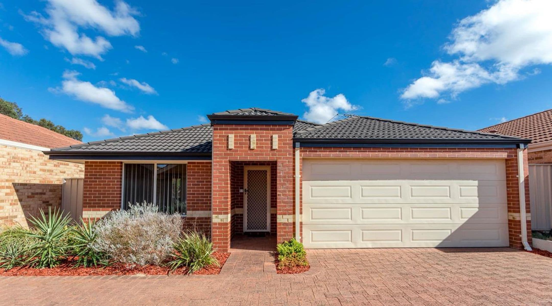 Prime Location Alert: Stunning Villa in Armadale! — photo 4