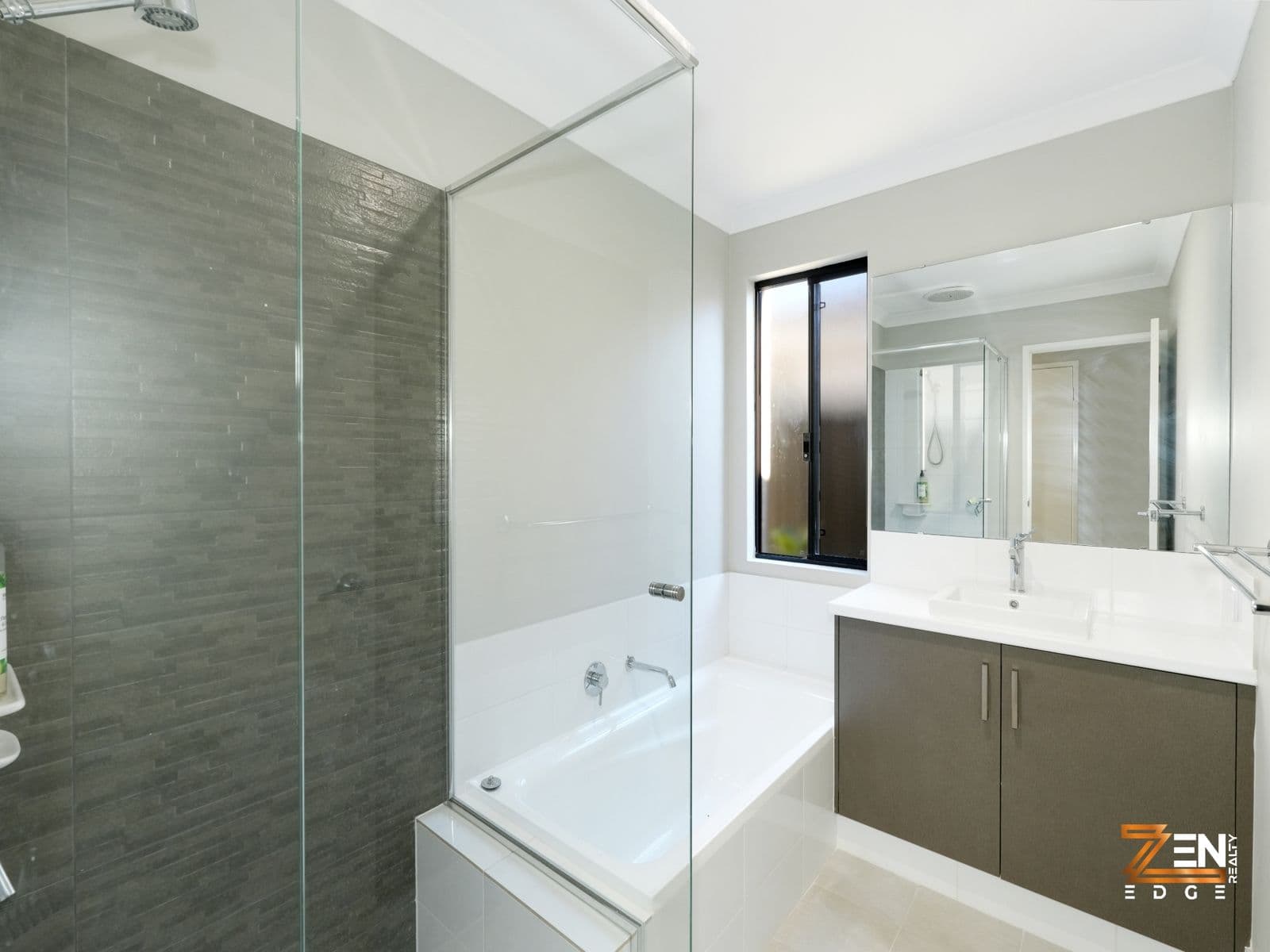 Stylish & Functional 3x2 Home in Sought-After Aveley — photo 3