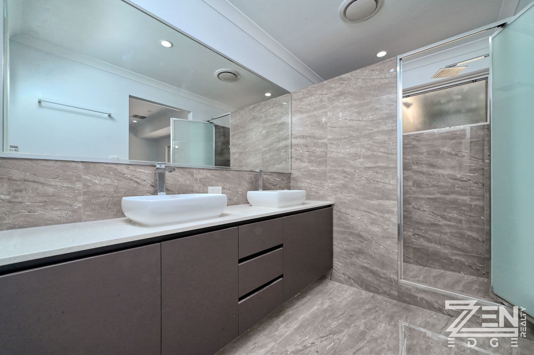 STUNNING 5-Bedroom, 3-Bathroom Luxury Home with TWO Master Suites – Kenwick’s Finest