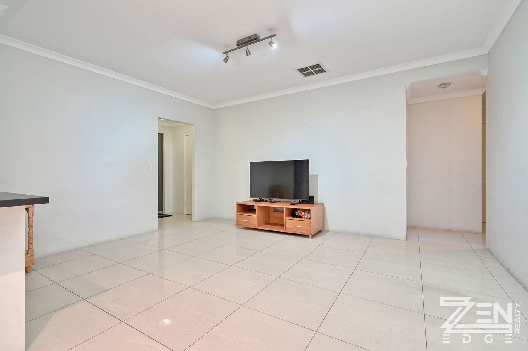 Modern Living in Nollamara! — photo 3