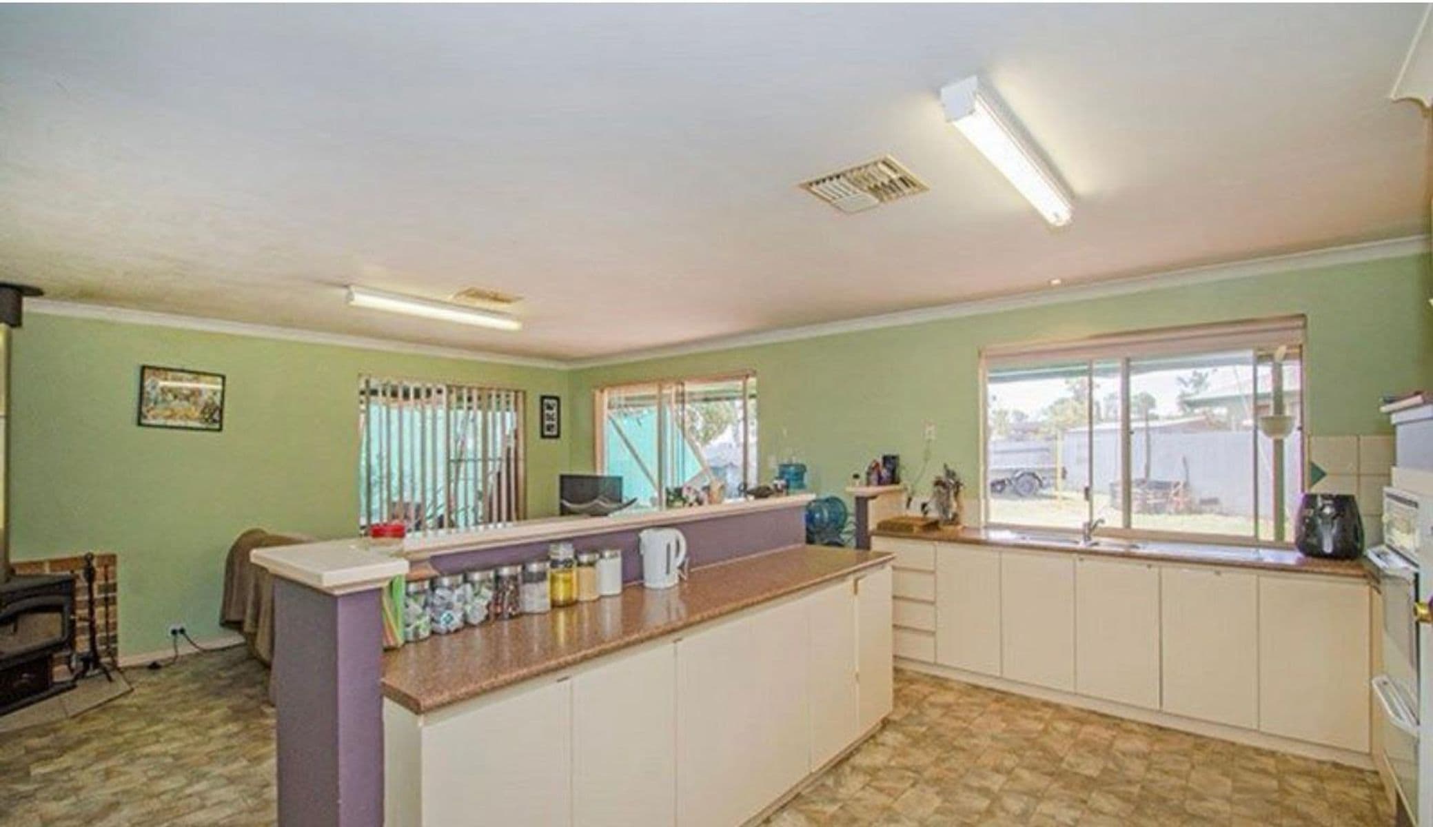 Enjoy quiet cul-de-sac living with reduced traffic and more privacy. — photo 4
