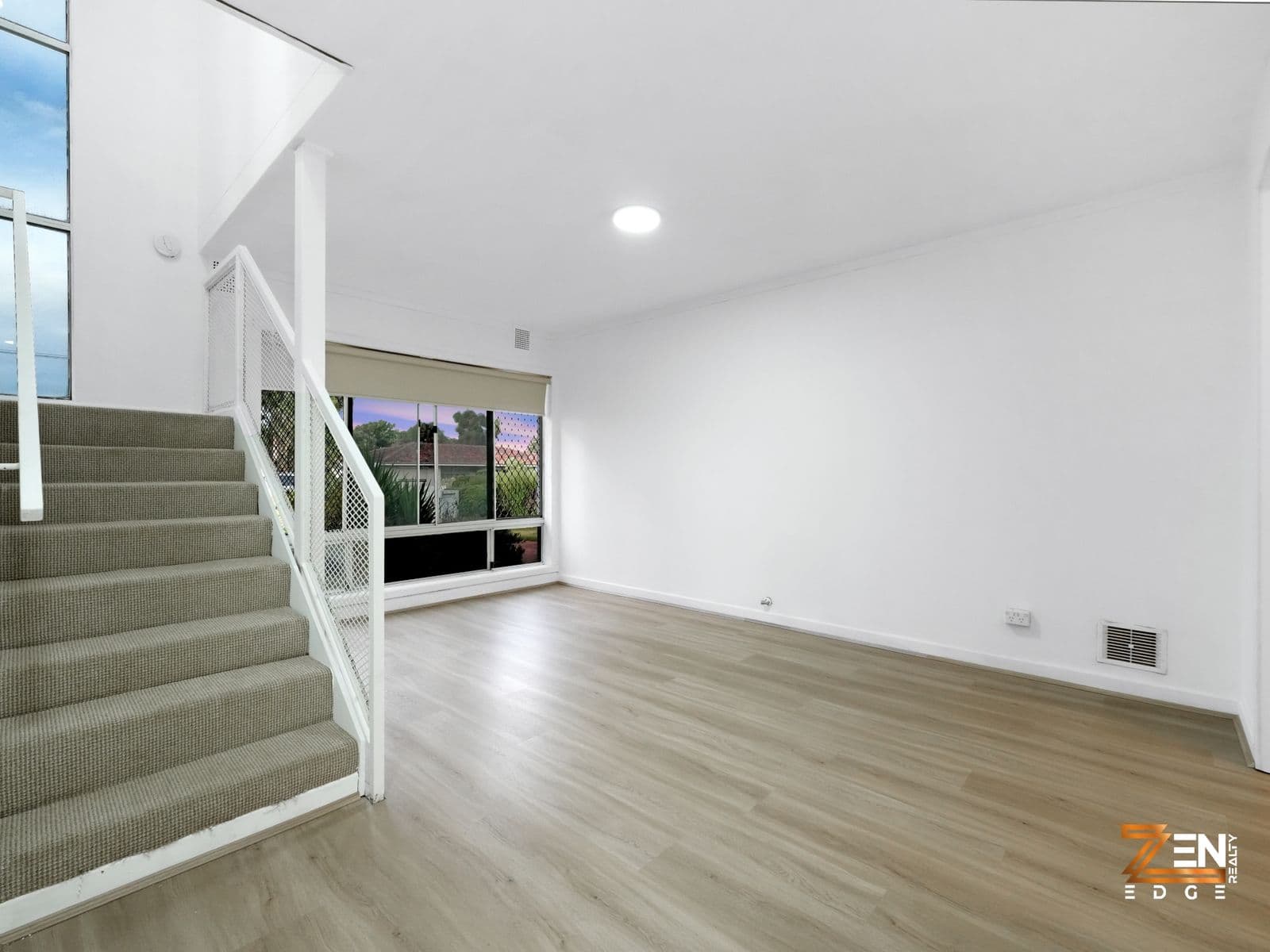 Stylishly Renovated Townhouse in a Convenient Location — photo 2