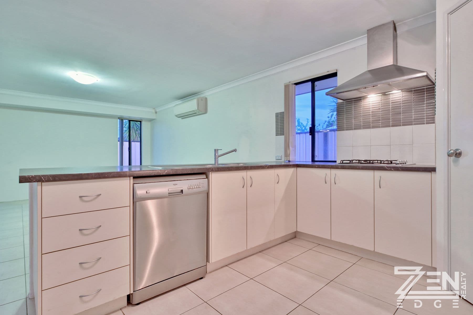Modern 3x2 Home - Perfect for First Home Buyers, Downsizers, and Investors! — photo 3
