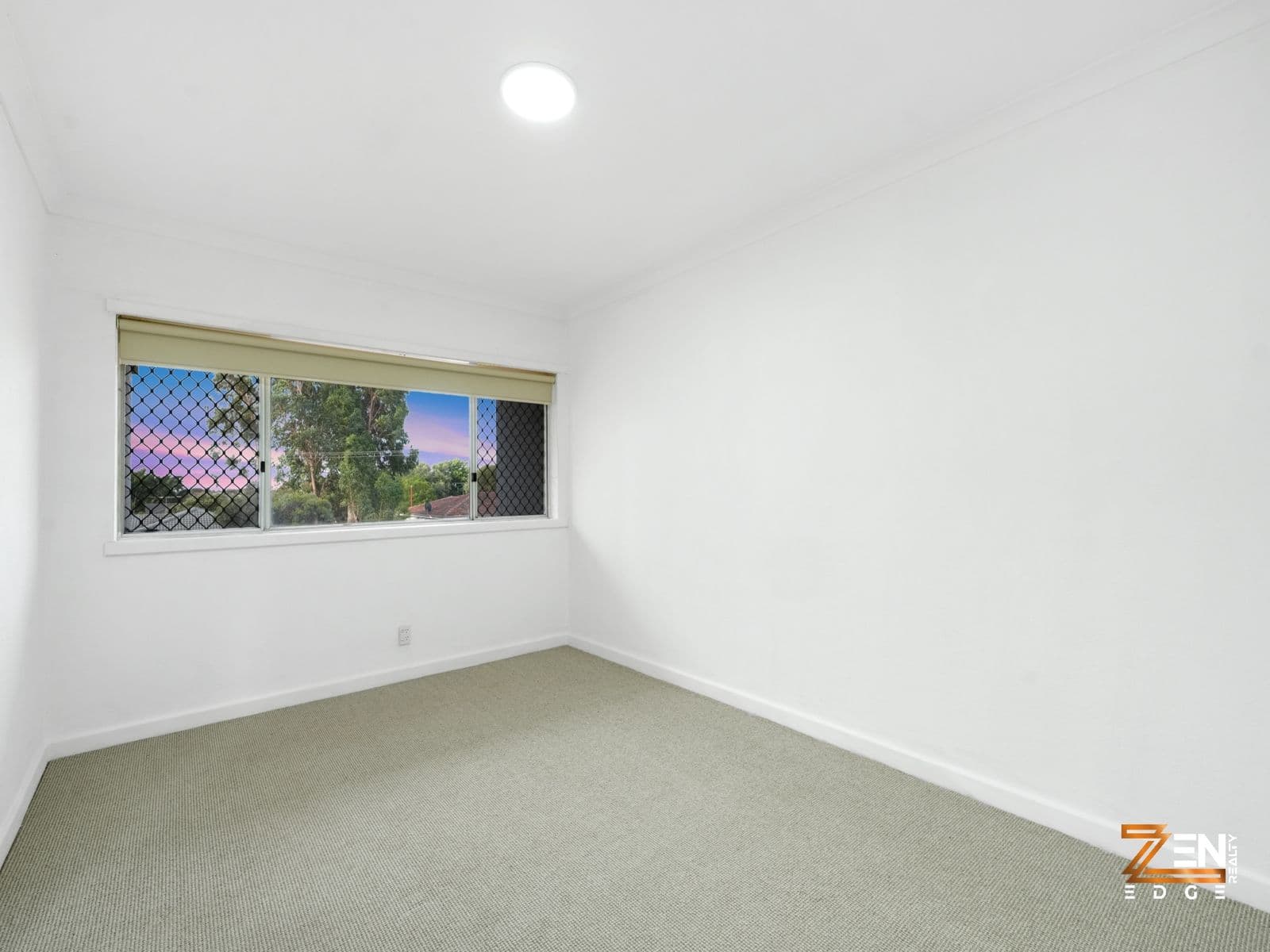 Stylishly Renovated Townhouse in a Convenient Location — photo 4