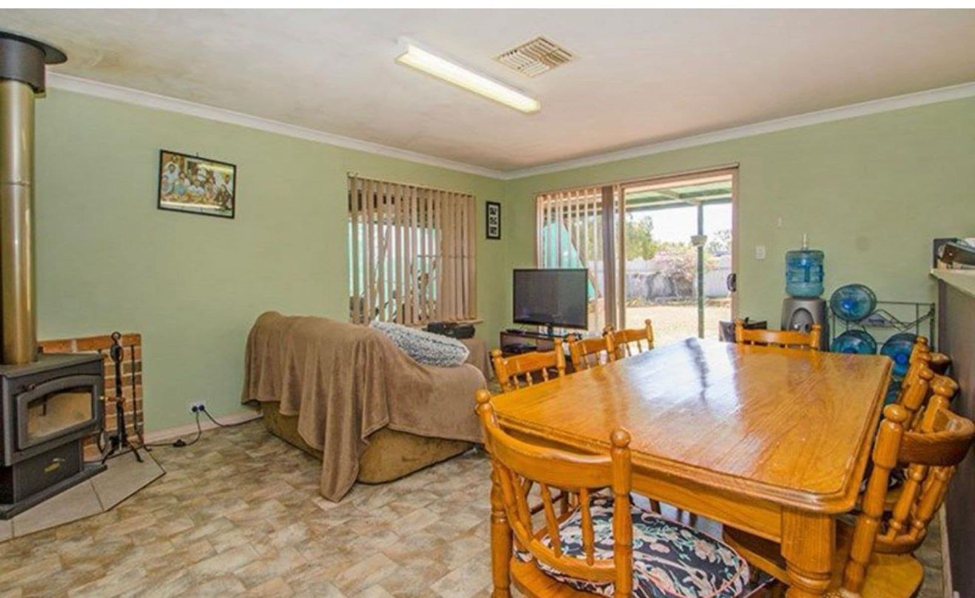 Enjoy quiet cul-de-sac living with reduced traffic and more privacy. — photo 3