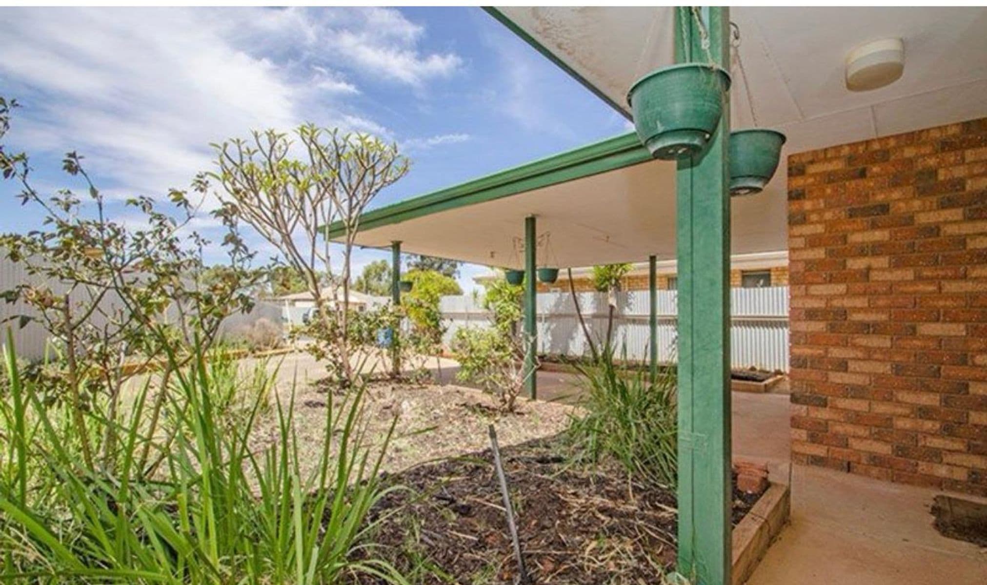 Enjoy quiet cul-de-sac living with reduced traffic and more privacy. — photo 2