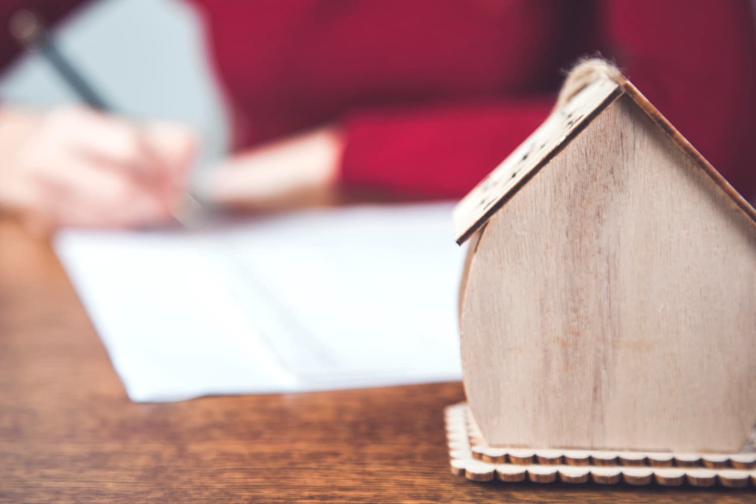 Navigating the Legal Aspects of Buying a House