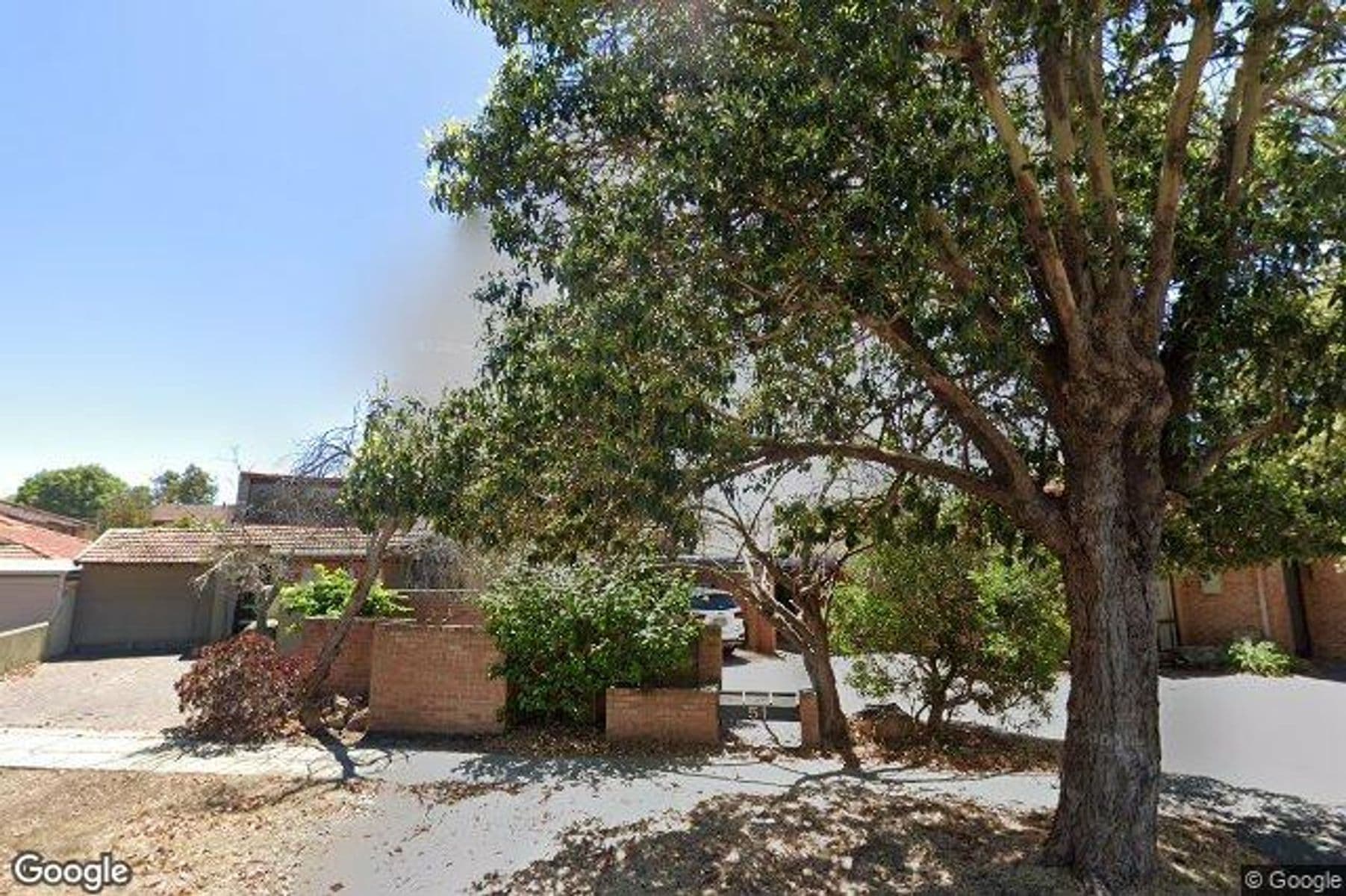 Stylish Lock-and-Leave Villa in Prime Location in Como — photo 4