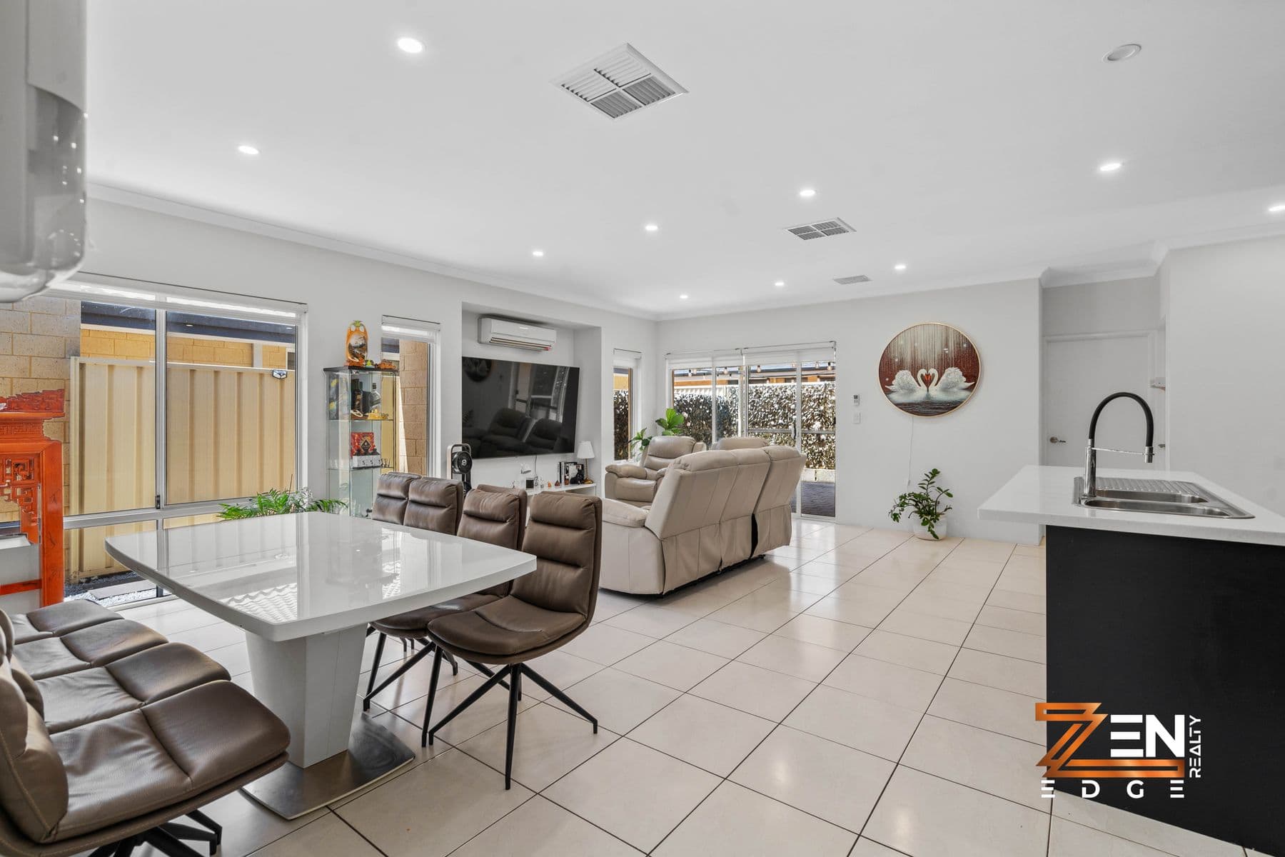 Welcome to Your Dream Family Home in Pearsall. 4 Bed 2 Bath and Theatre Room — photo 3