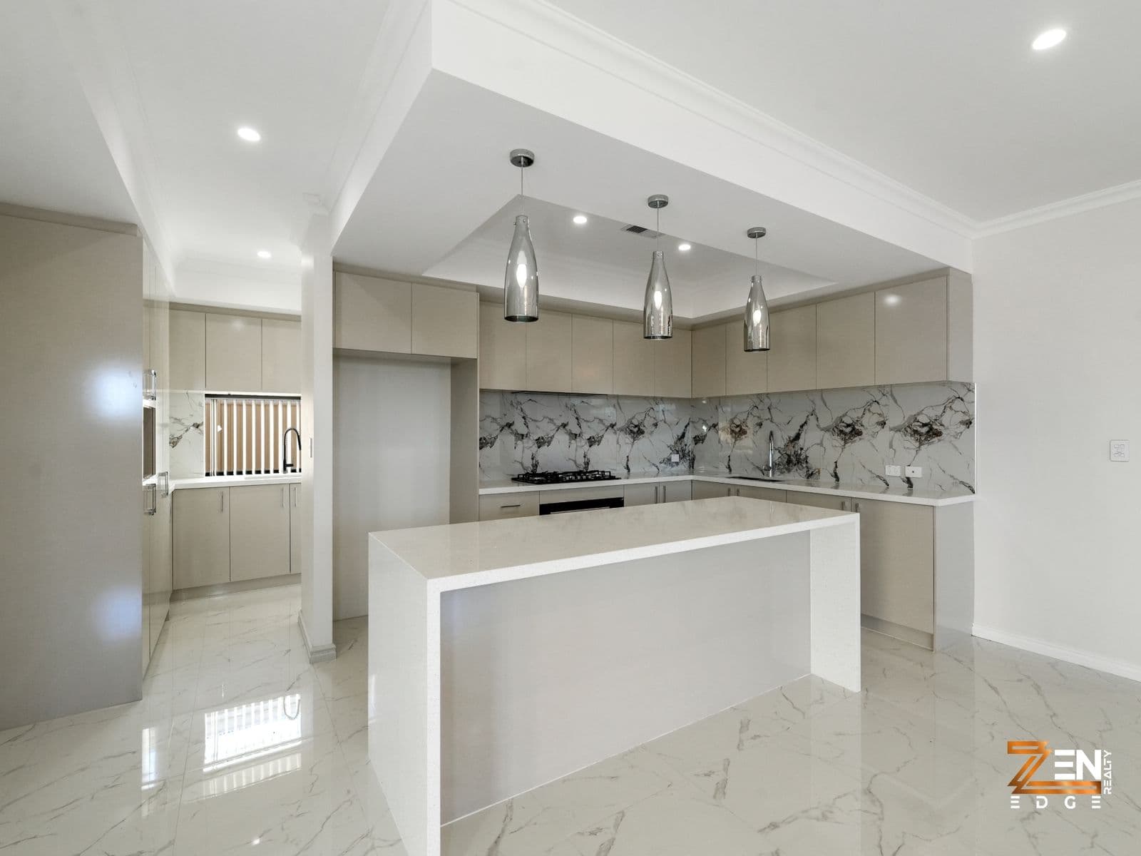 Stunning Brand New Home — photo 4