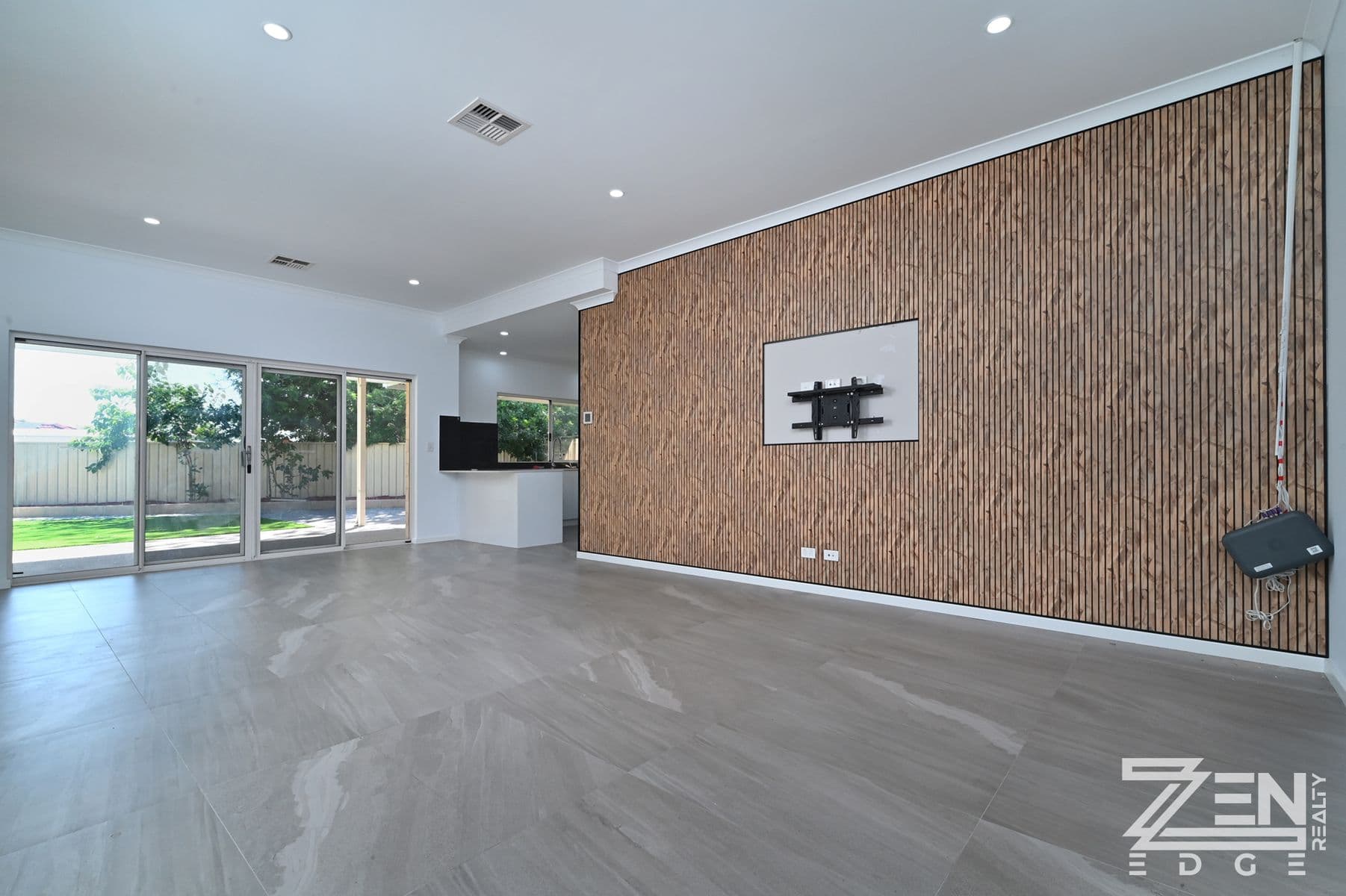STUNNING 5-Bedroom, 3-Bathroom Luxury Home with TWO Master Suites – Kenwick’s Finest — photo 4