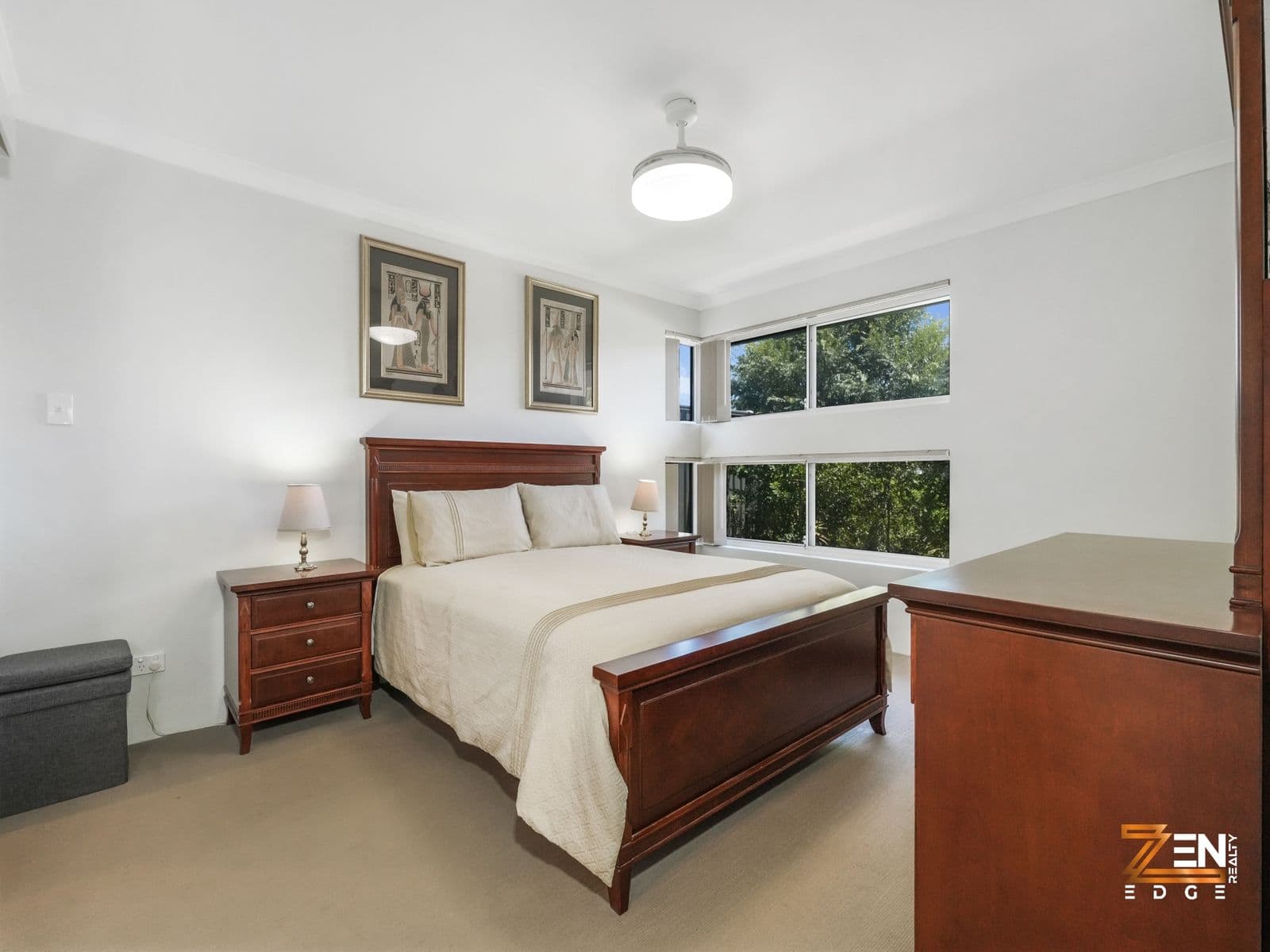 Luxurious Living in Sought-After Caversham — photo 3