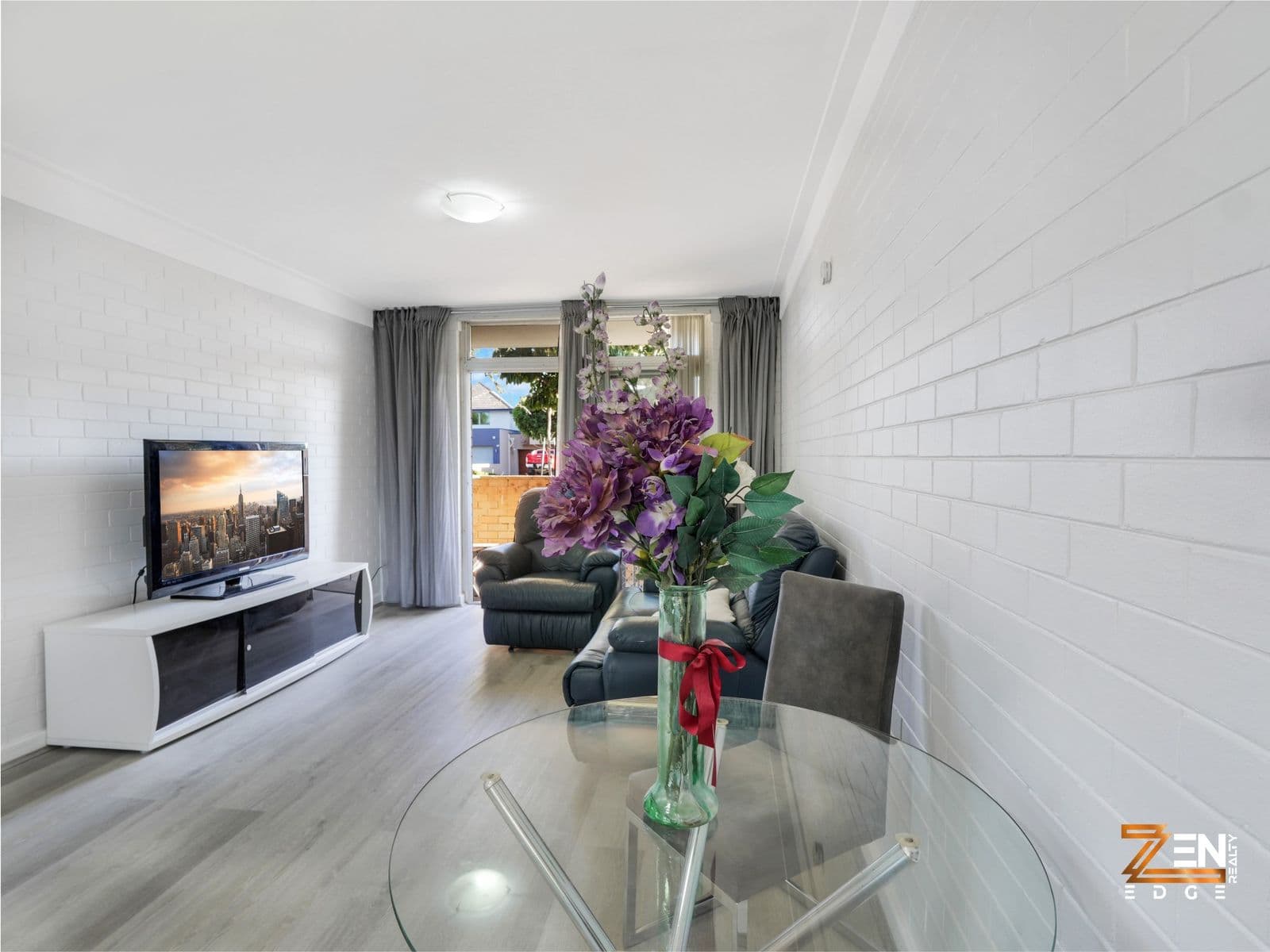 Stylish and Fully Renovated Ground-Floor Unit in Prime Yokine Location! — photo 2