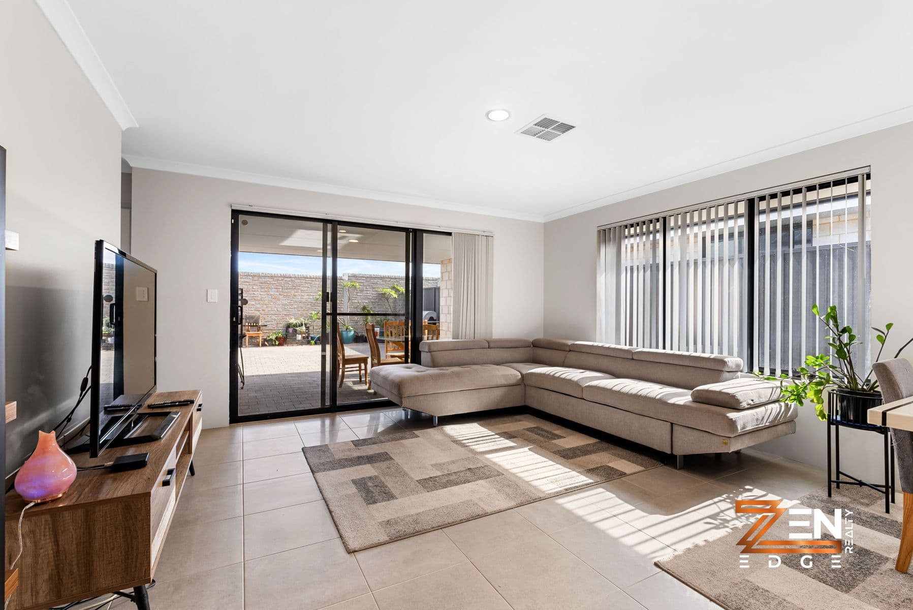 Stylish, Spacious And Nearly New – Your Dream Home Awaits! 75 Elsternwick Grove, Midvale WA 6056 — photo 5