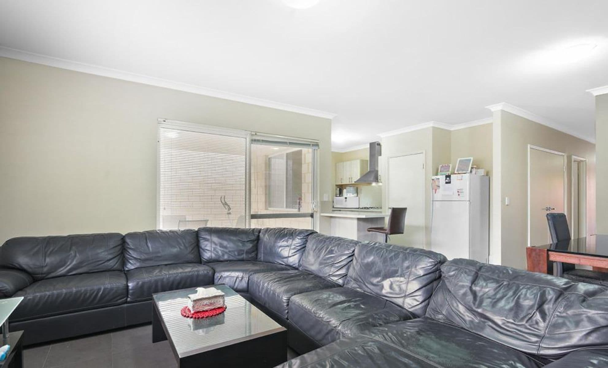 Discover unparalleled sophistication 4/21 Brackley Road Armadale WA — photo 5