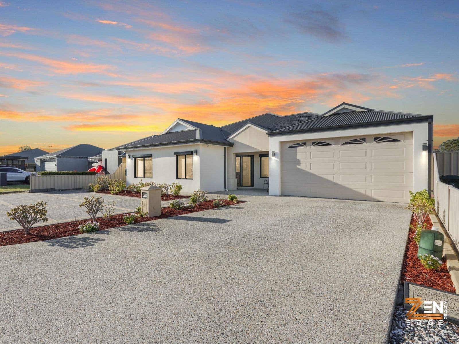 Stunning Luxury Family Home with Modern Features and Prime Location