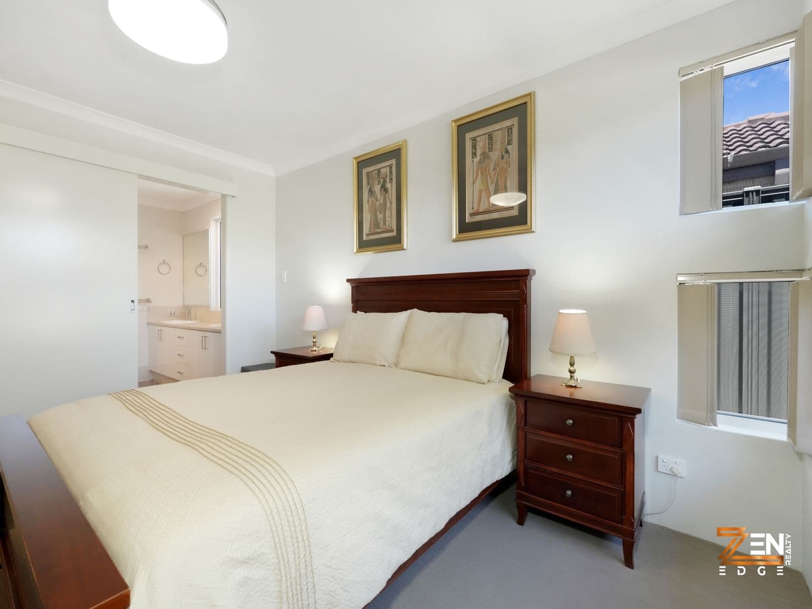 Luxurious Living in Sought-After Caversham — photo 4