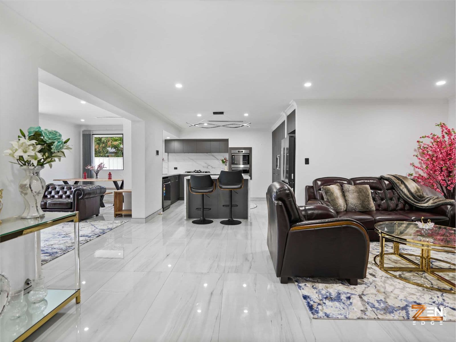Stunning Modern Family Home with 2 Ensuites And Brand New Swimming Pool Luxury Features Throughout — photo 4