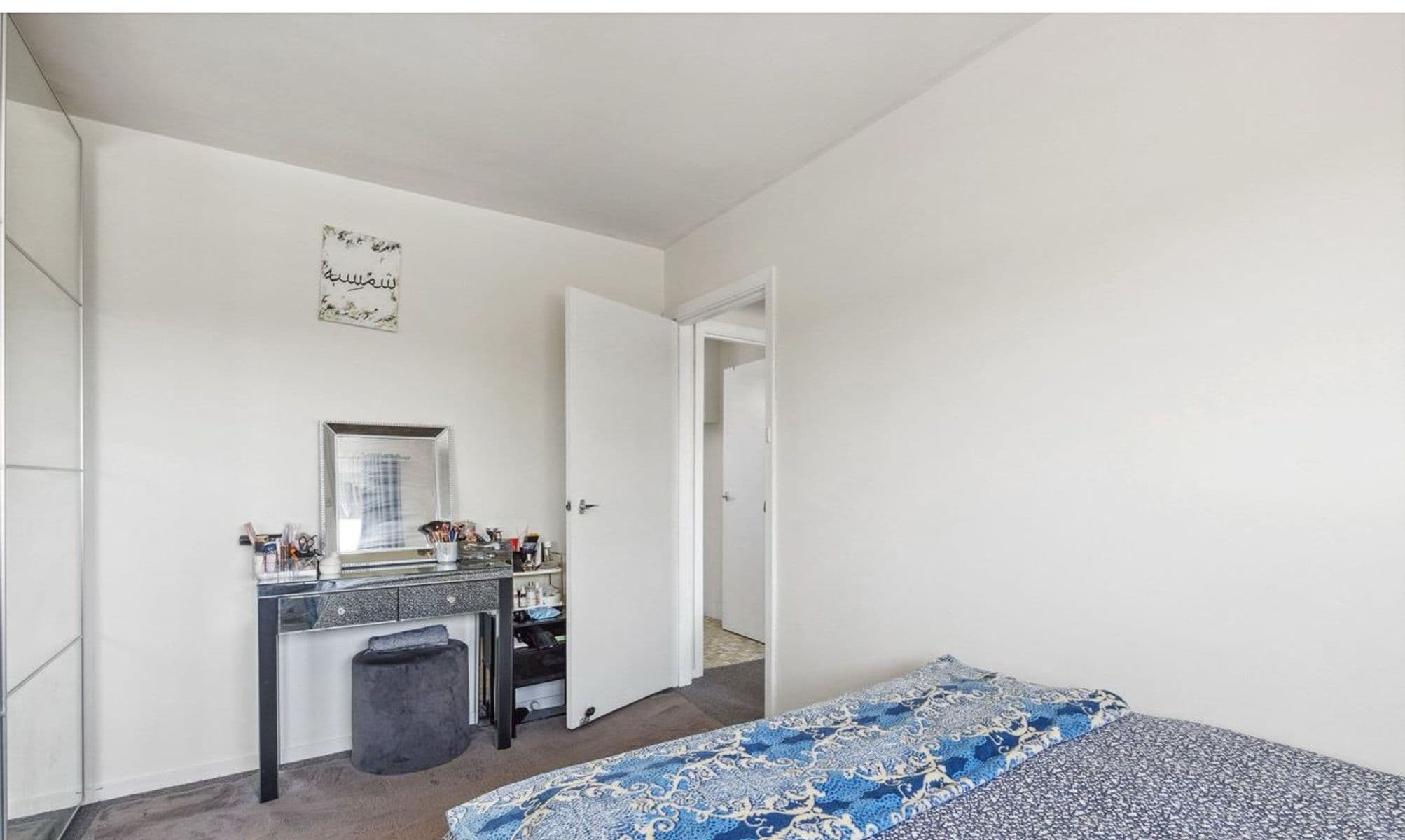 Elevated Outlook and Effortless Living in a Tucked-Away Spot — photo 3