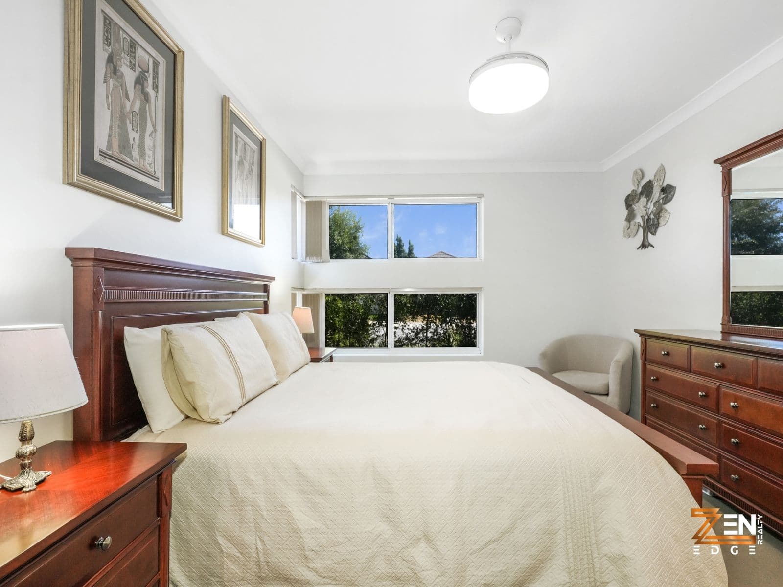 Luxurious Living in Sought-After Caversham — photo 5