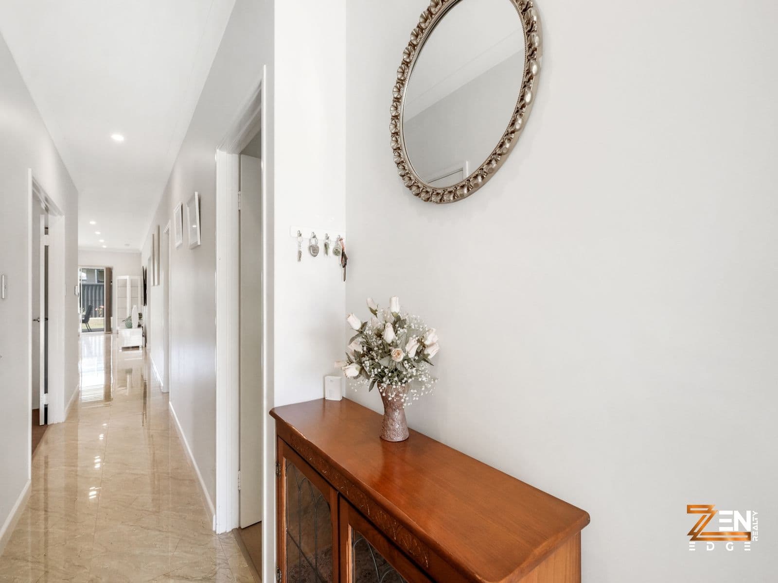 Luxurious Living in Sought-After Caversham — photo 2