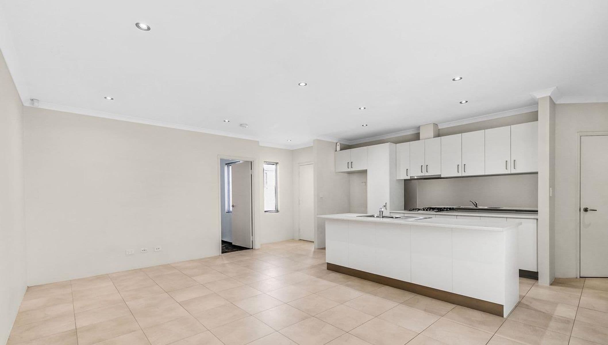 Spacious, Modern Villa in Prime Location – Ideal for Investors, First Home Buyers, or Downsizers! — photo 3