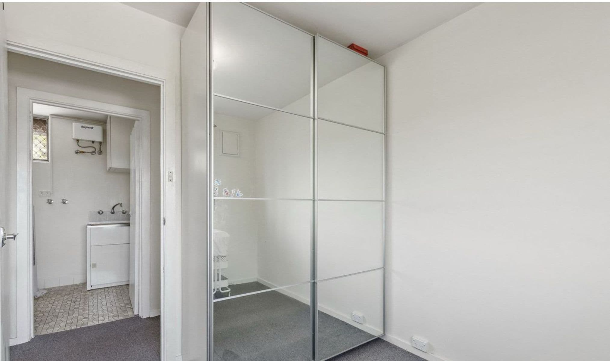 Elevated Outlook and Effortless Living in a Tucked-Away Spot — photo 2