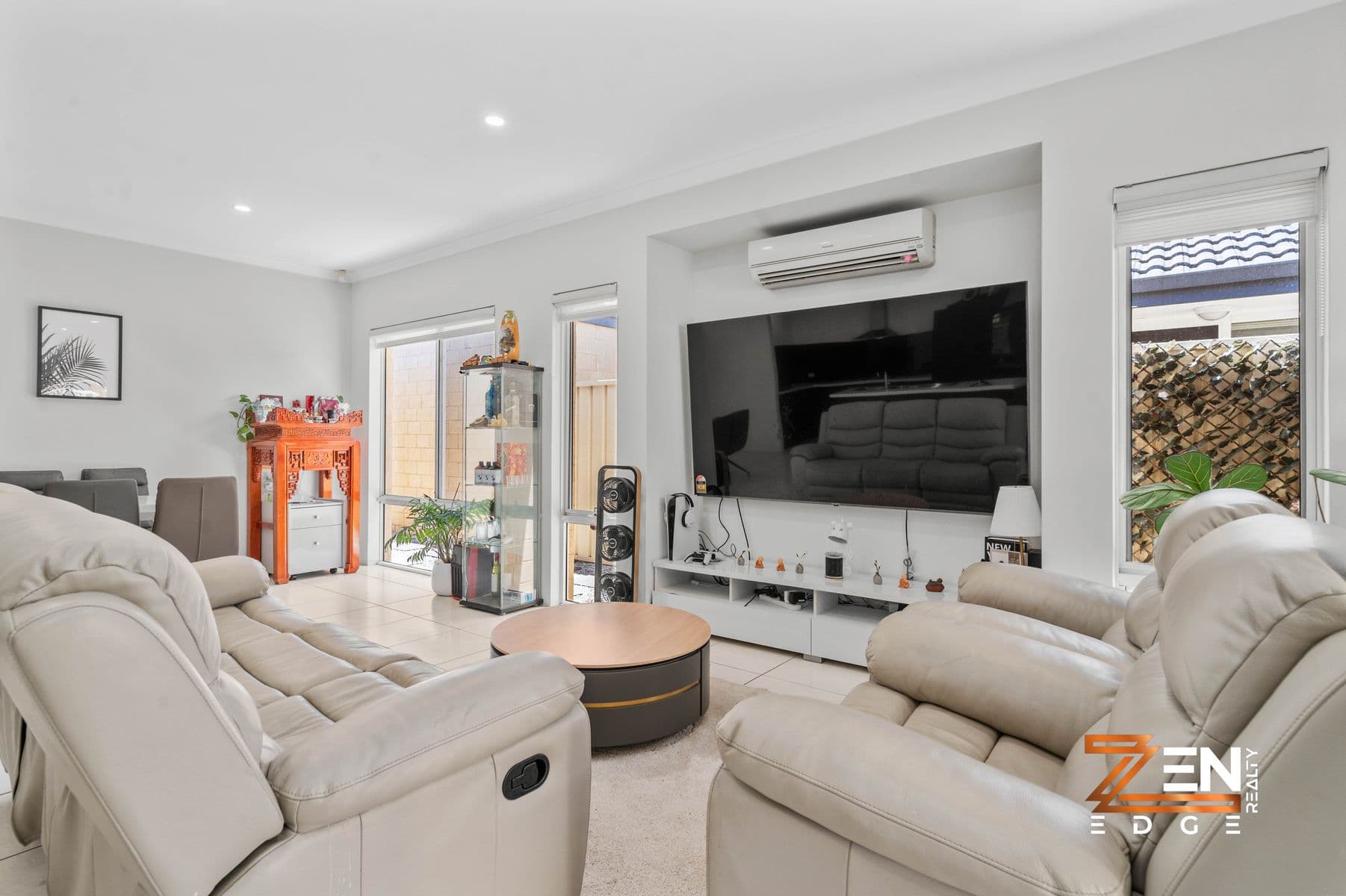 Welcome to Your Dream Family Home in Pearsall. 4 Bed 2 Bath and Theatre Room — photo 5