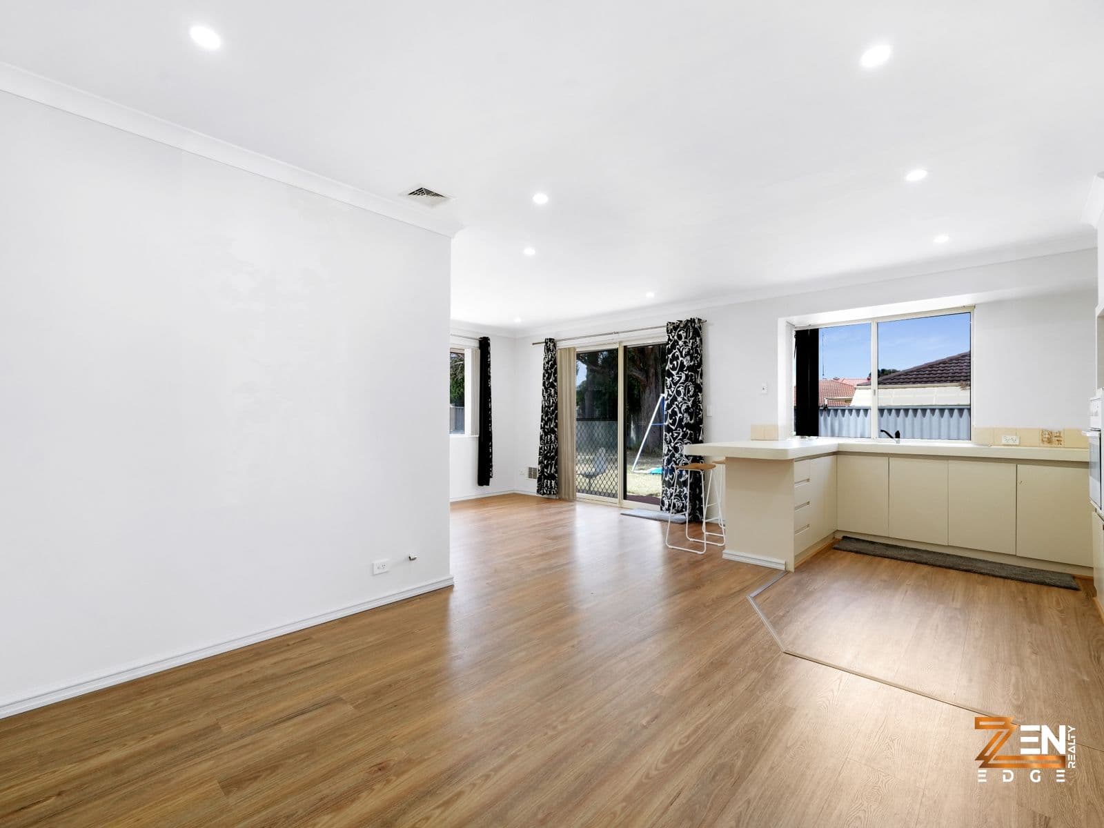 For Sale – 15 Westbourn Pass, Erskine — photo 5