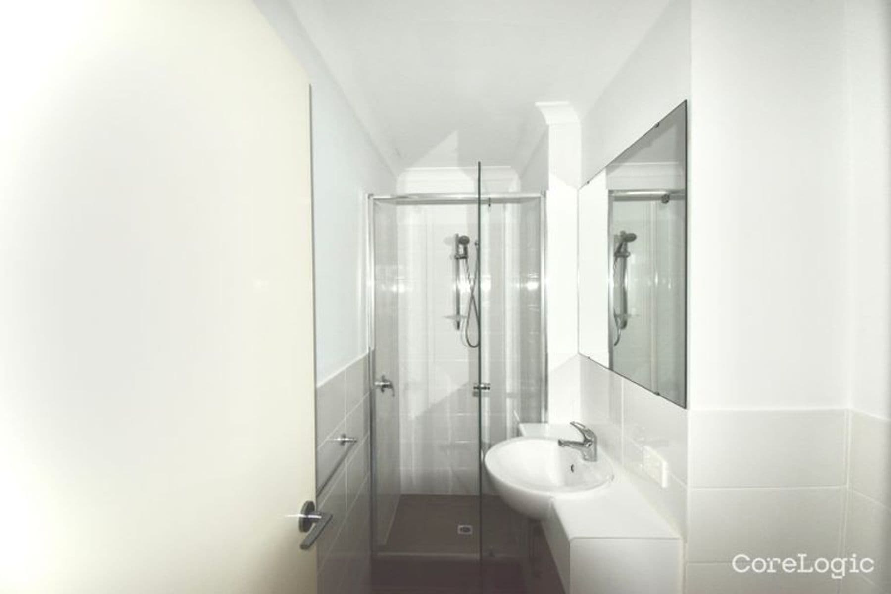 Sensational Value! Modern 2 Bed, 2 Bath Apartment in East Cannington — photo 2