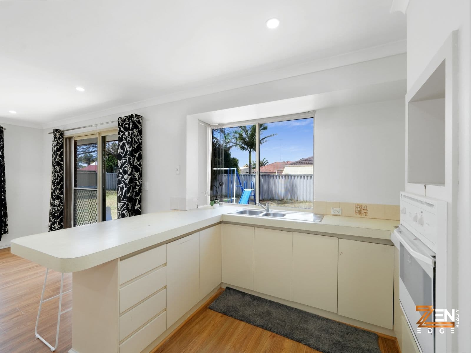 For Sale – 15 Westbourn Pass, Erskine — photo 4