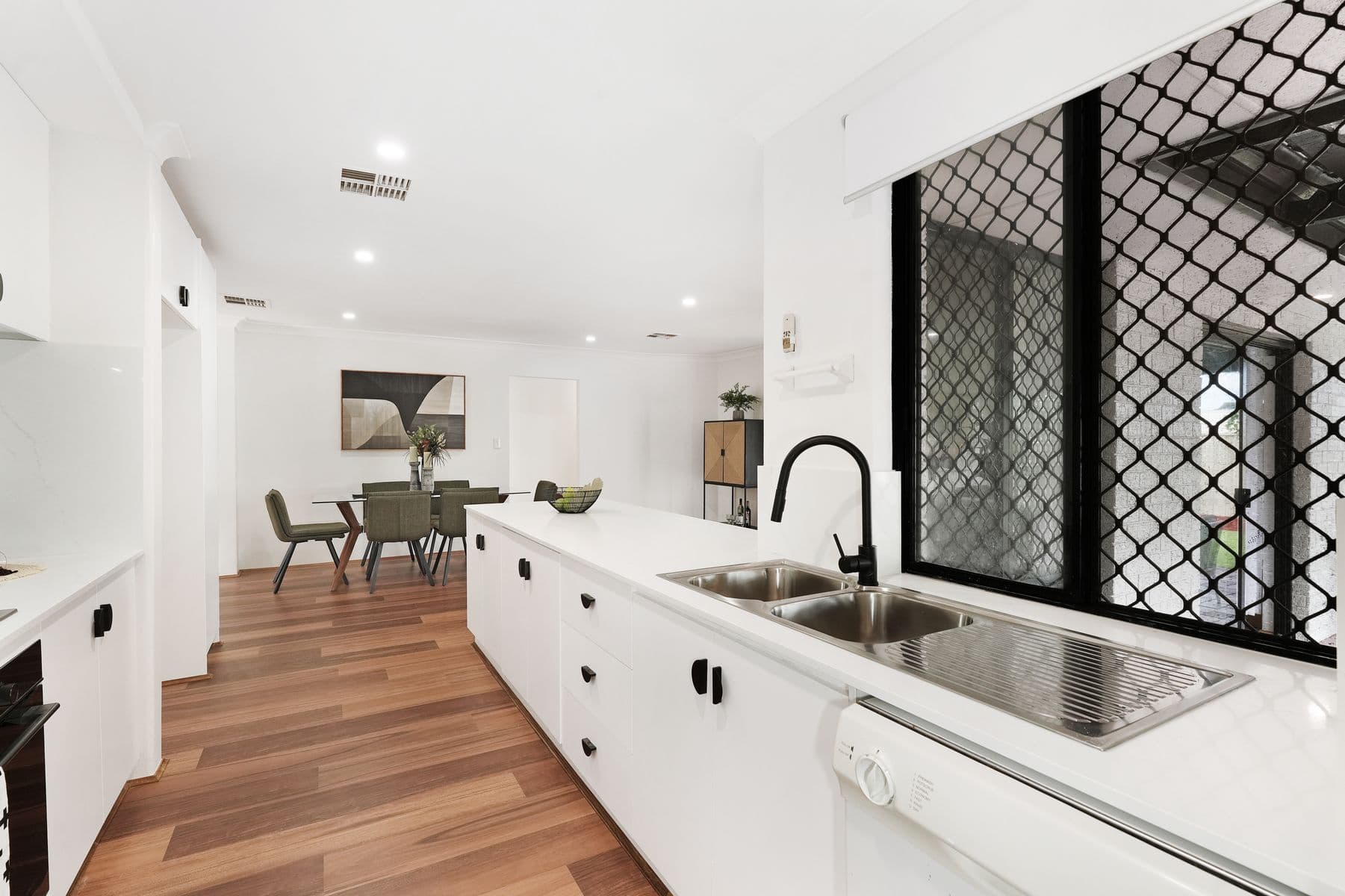 For Lease $880 per week- Modern Family Living in a Quiet Marangaroo Court — photo 5
