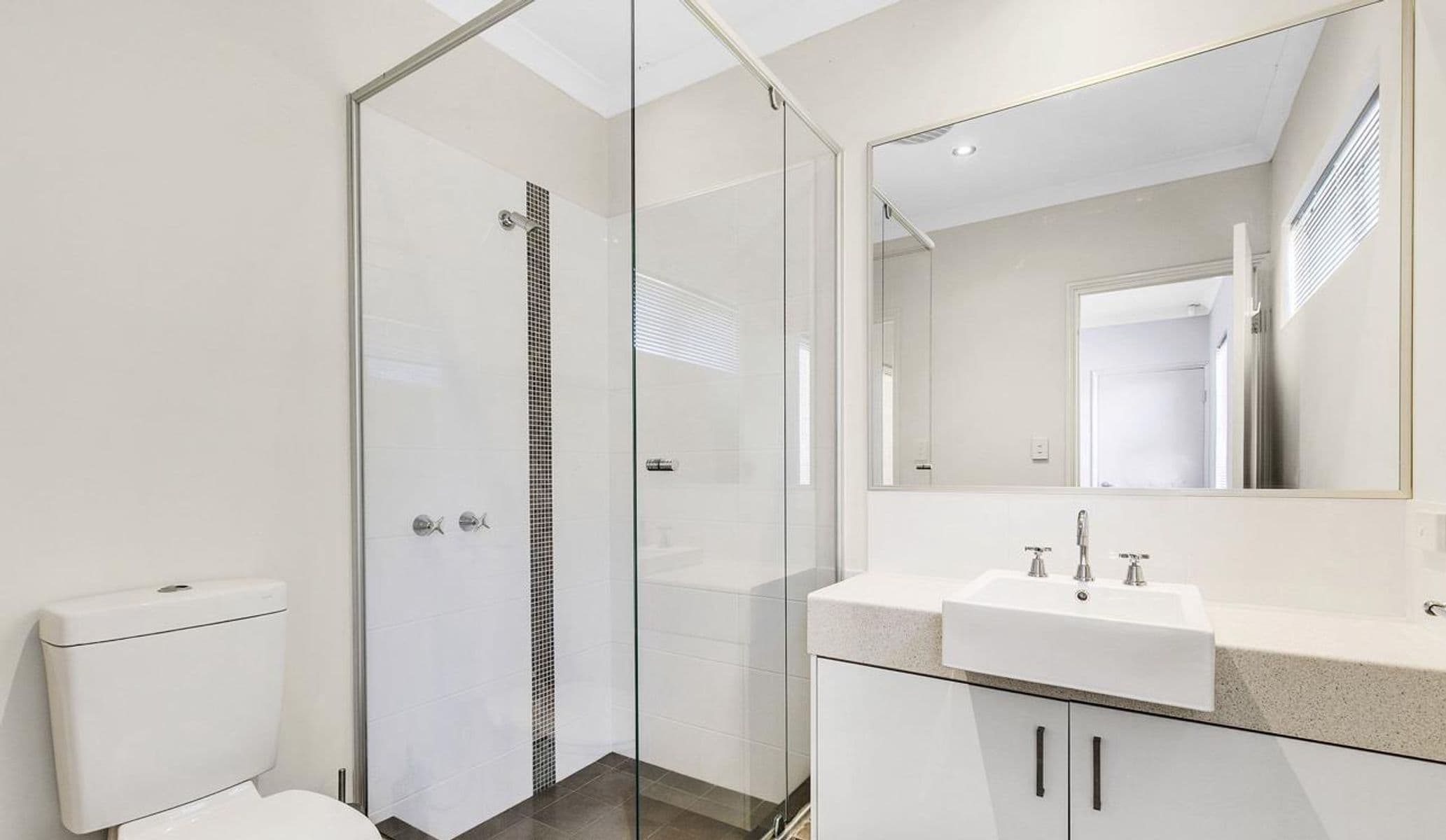 Spacious, Modern Villa in Prime Location – Ideal for Investors, First Home Buyers, or Downsizers! — photo 2